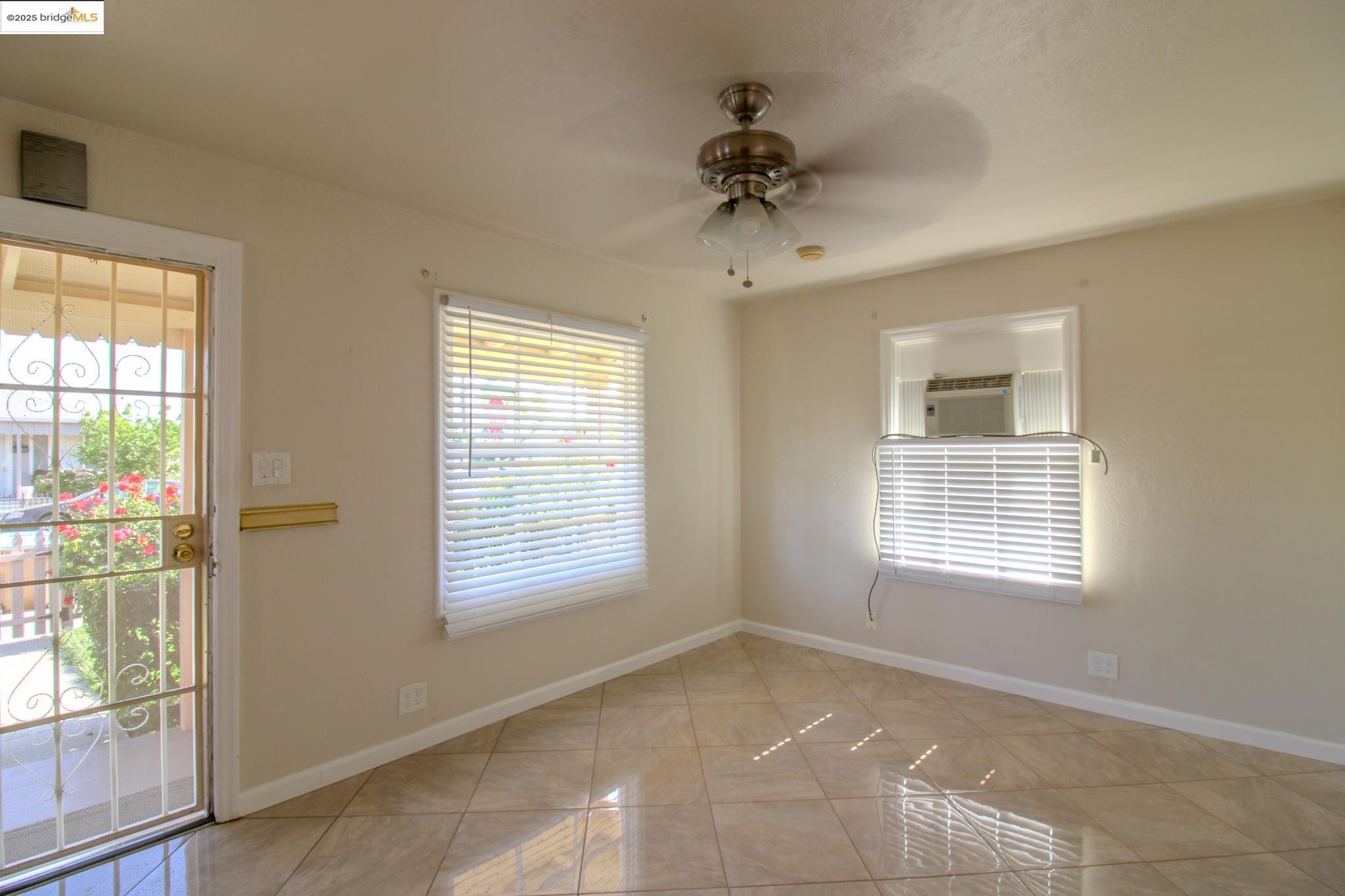 Detail Gallery Image 5 of 13 For 301 Texas St, Antioch,  CA 94509 - 2 Beds | 1 Baths