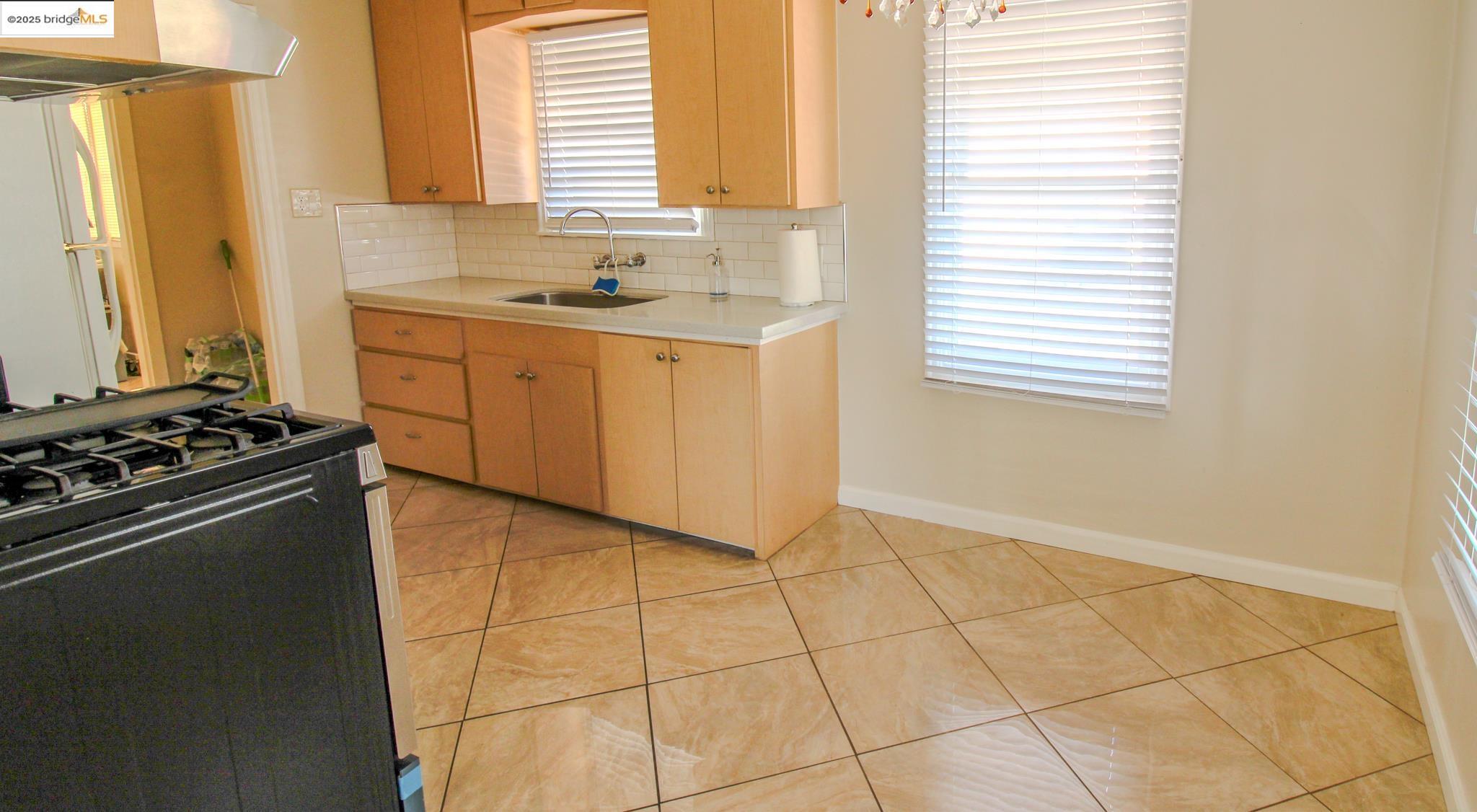 Detail Gallery Image 8 of 13 For 301 Texas St, Antioch,  CA 94509 - 2 Beds | 1 Baths