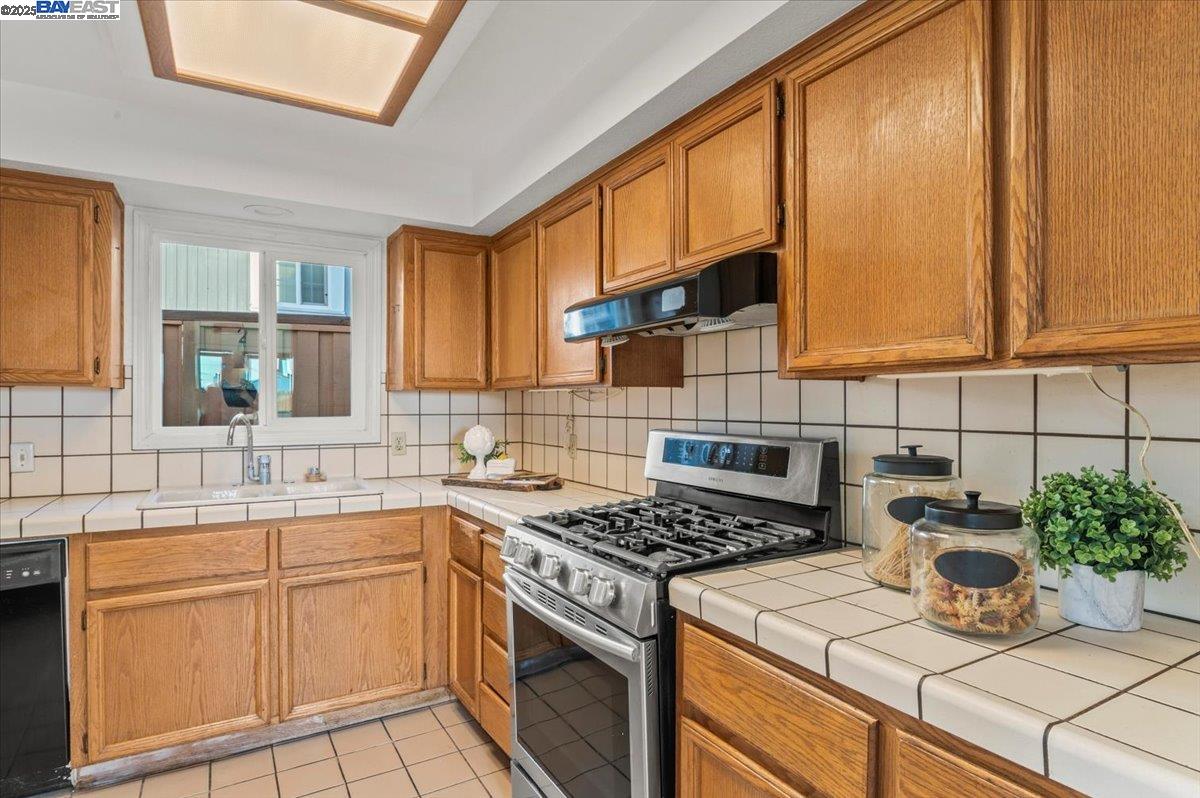 Detail Gallery Image 11 of 57 For 2168 167th Ave, San Leandro,  CA 94578 - 3 Beds | 2 Baths