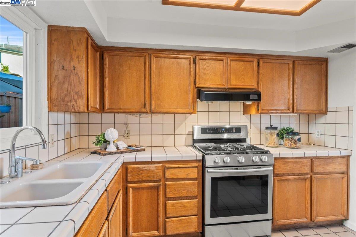 Detail Gallery Image 12 of 57 For 2168 167th Ave, San Leandro,  CA 94578 - 3 Beds | 2 Baths