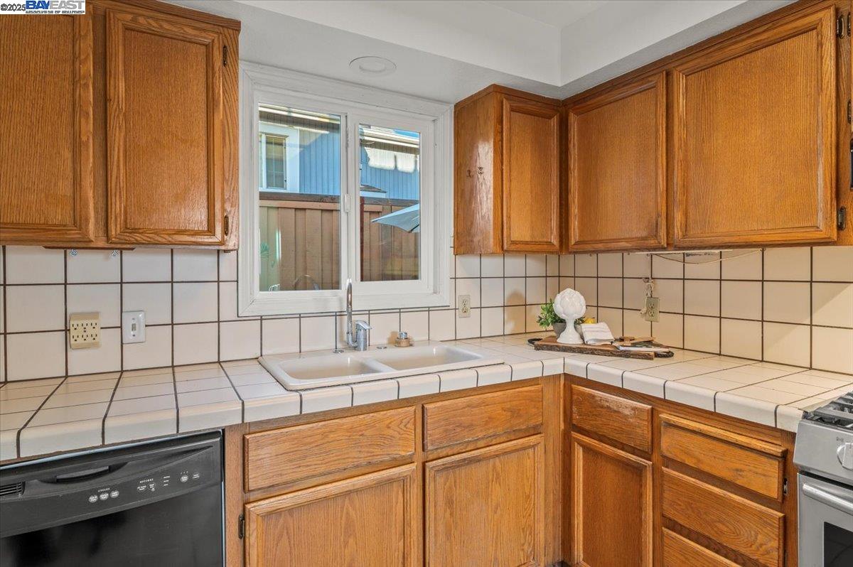 Detail Gallery Image 13 of 57 For 2168 167th Ave, San Leandro,  CA 94578 - 3 Beds | 2 Baths