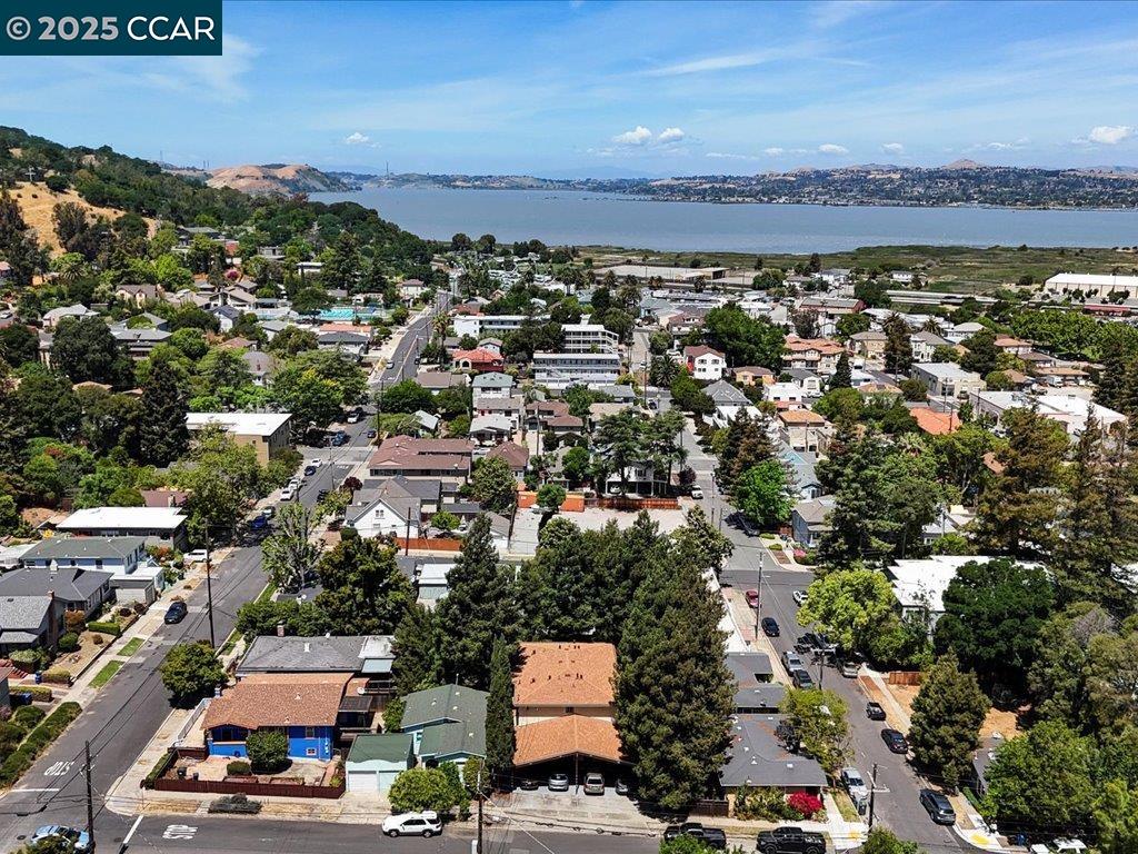 Detail Gallery Image 2 of 21 For 221 Green St, Martinez,  CA 94553 - – Beds | – Baths
