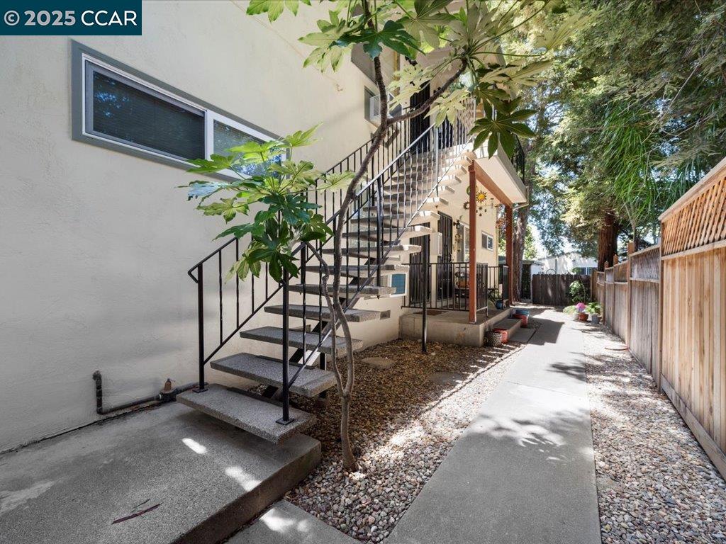 Detail Gallery Image 14 of 21 For 221 Green St, Martinez,  CA 94553 - – Beds | – Baths