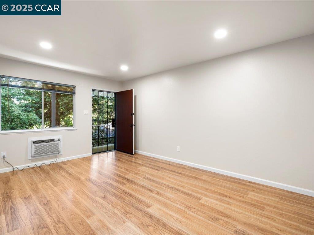 Detail Gallery Image 7 of 21 For 221 Green St, Martinez,  CA 94553 - – Beds | – Baths