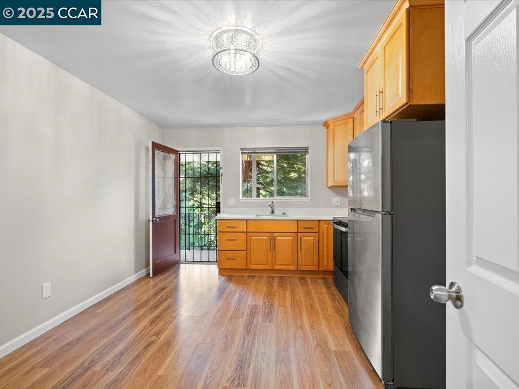 Detail Gallery Image 8 of 21 For 221 Green St, Martinez,  CA 94553 - – Beds | – Baths