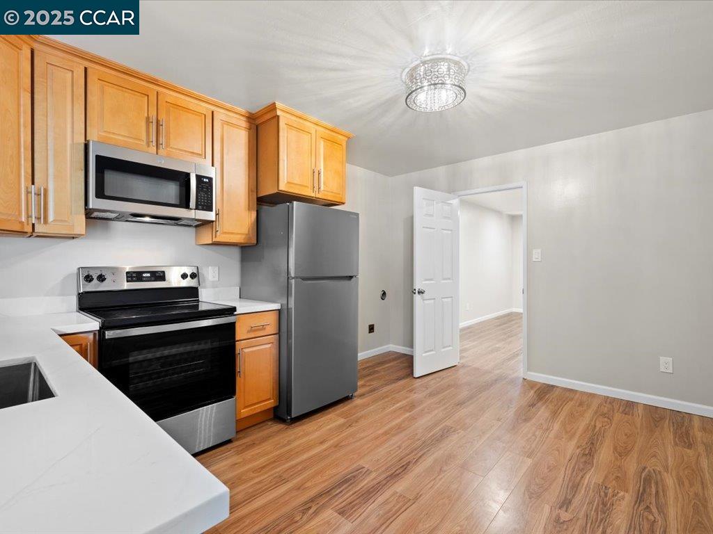 Detail Gallery Image 9 of 21 For 221 Green St, Martinez,  CA 94553 - – Beds | – Baths