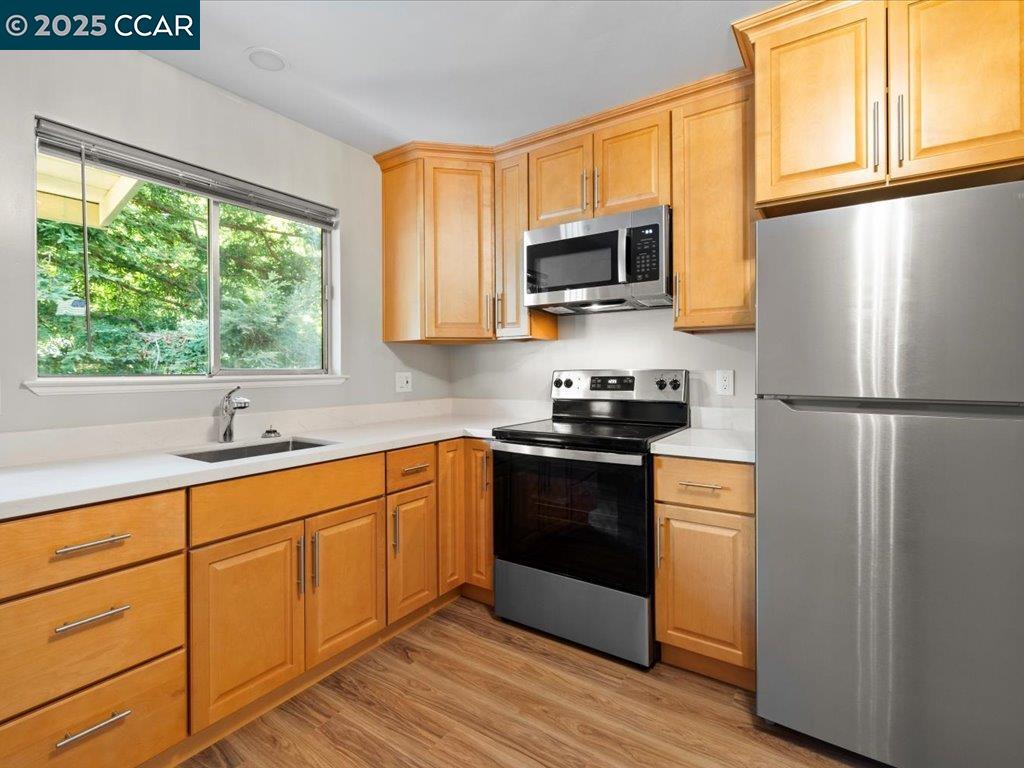 Detail Gallery Image 10 of 21 For 221 Green St, Martinez,  CA 94553 - – Beds | – Baths