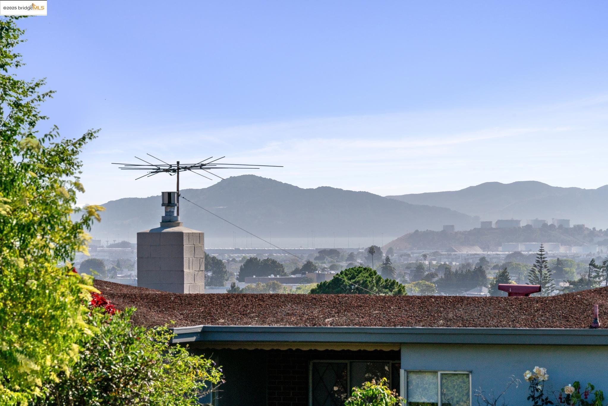 Detail Gallery Image 6 of 33 For 664 Amador St, Richmond,  CA 94805 - 2 Beds | 1 Baths