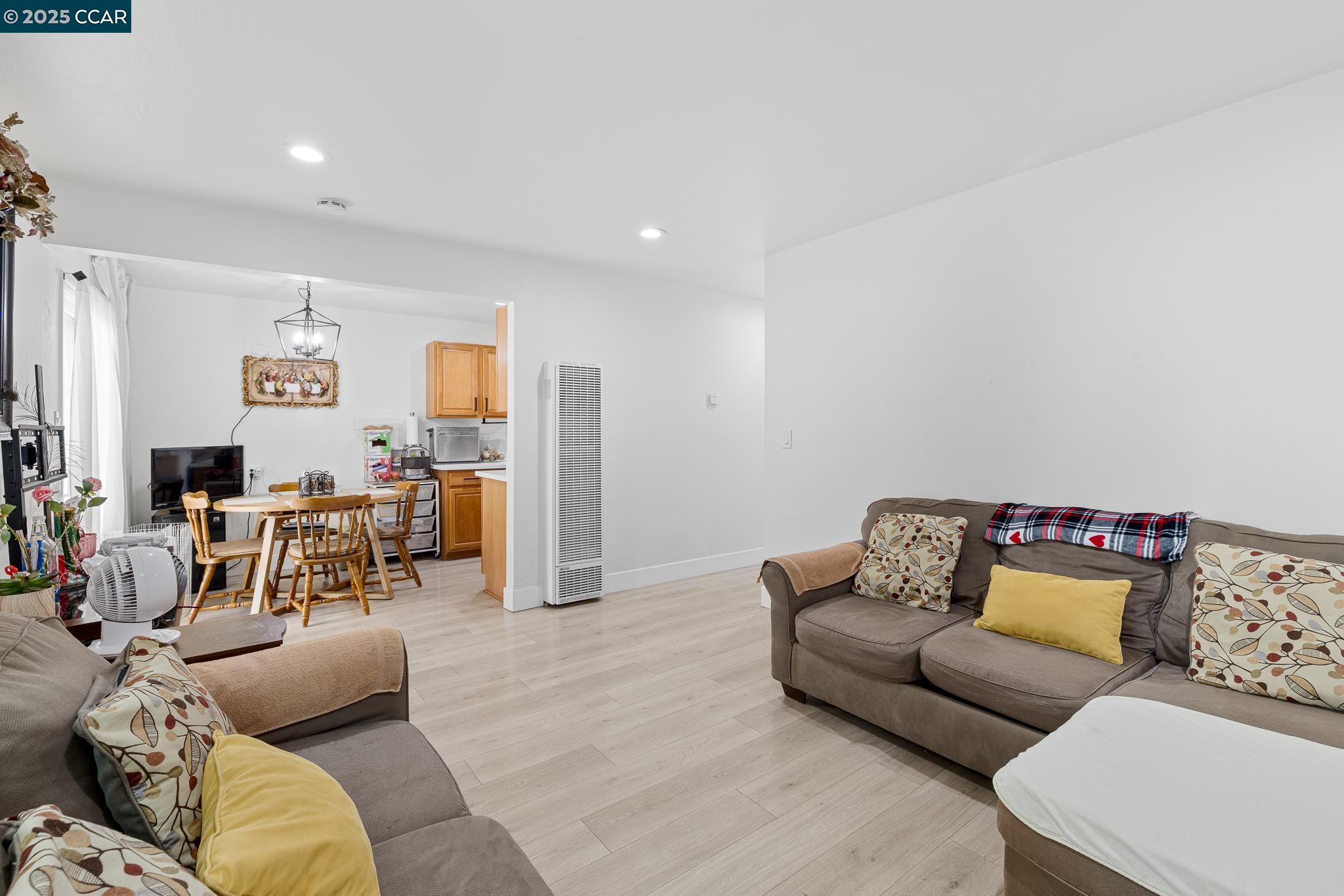 Detail Gallery Image 15 of 23 For 1652 Deems St, Pittsburg,  CA 94565 - 3 Beds | 1 Baths