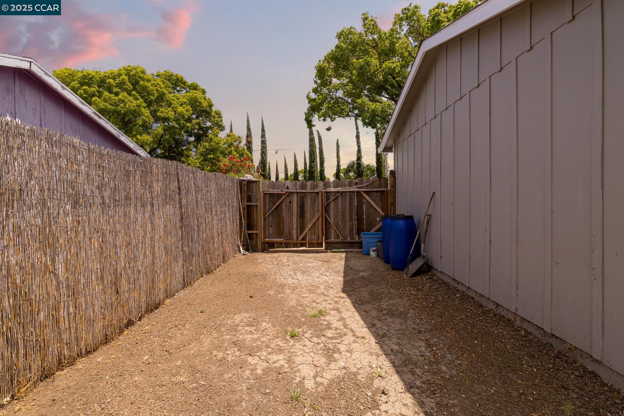 Detail Gallery Image 17 of 23 For 1652 Deems St, Pittsburg,  CA 94565 - 3 Beds | 1 Baths