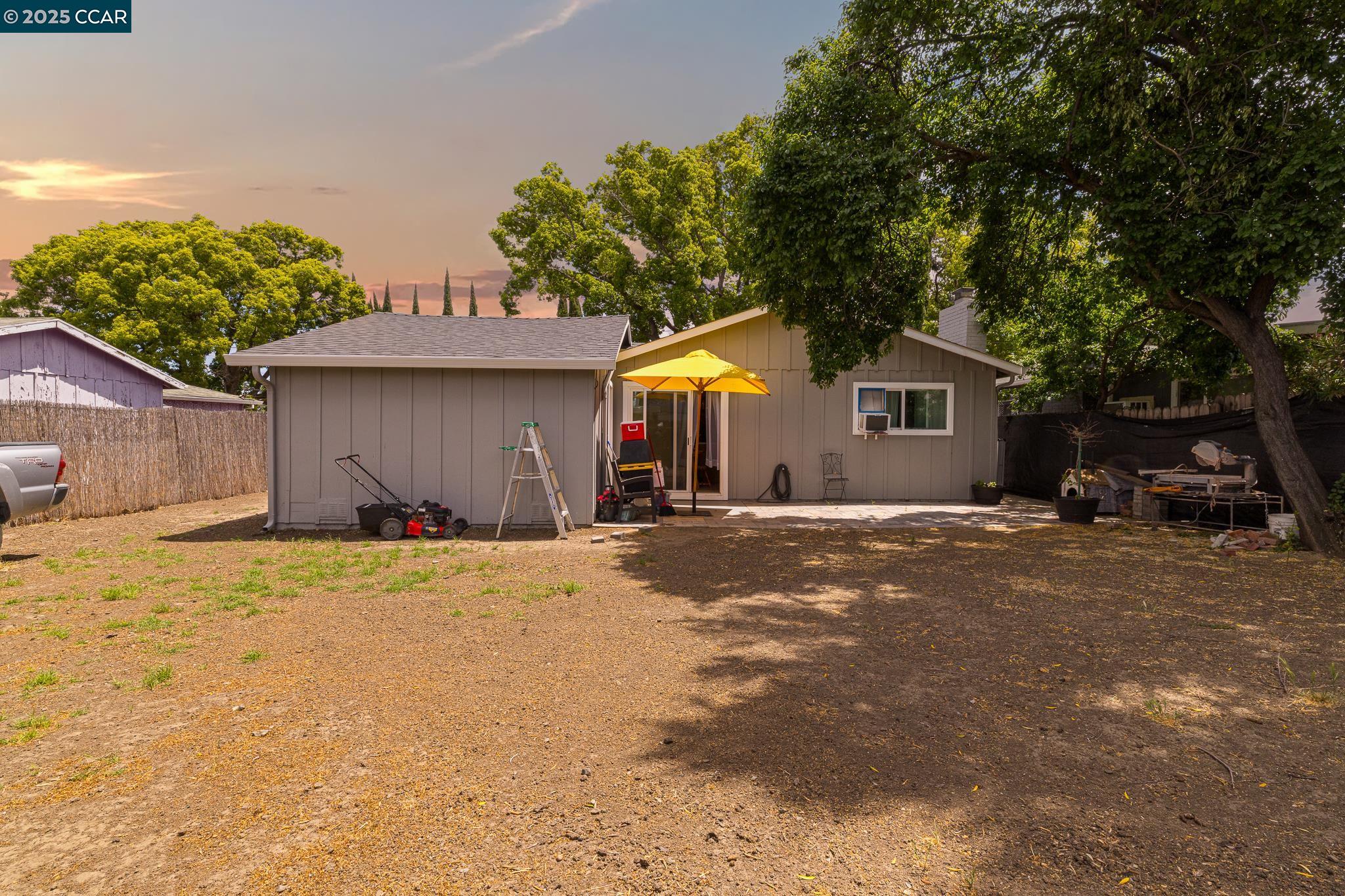 Detail Gallery Image 18 of 23 For 1652 Deems St, Pittsburg,  CA 94565 - 3 Beds | 1 Baths