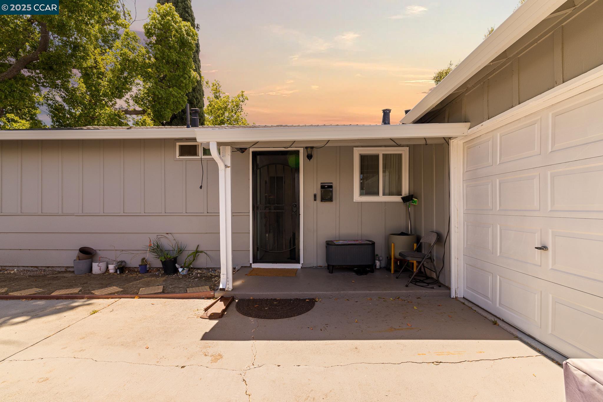 Detail Gallery Image 3 of 23 For 1652 Deems St, Pittsburg,  CA 94565 - 3 Beds | 1 Baths
