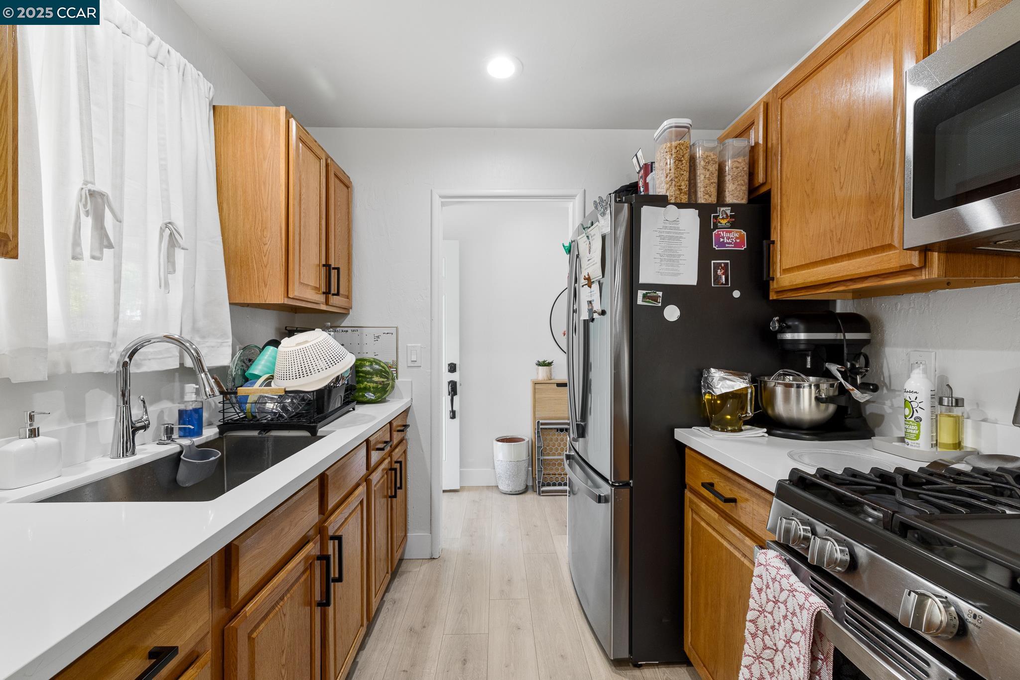 Detail Gallery Image 6 of 23 For 1652 Deems St, Pittsburg,  CA 94565 - 3 Beds | 1 Baths