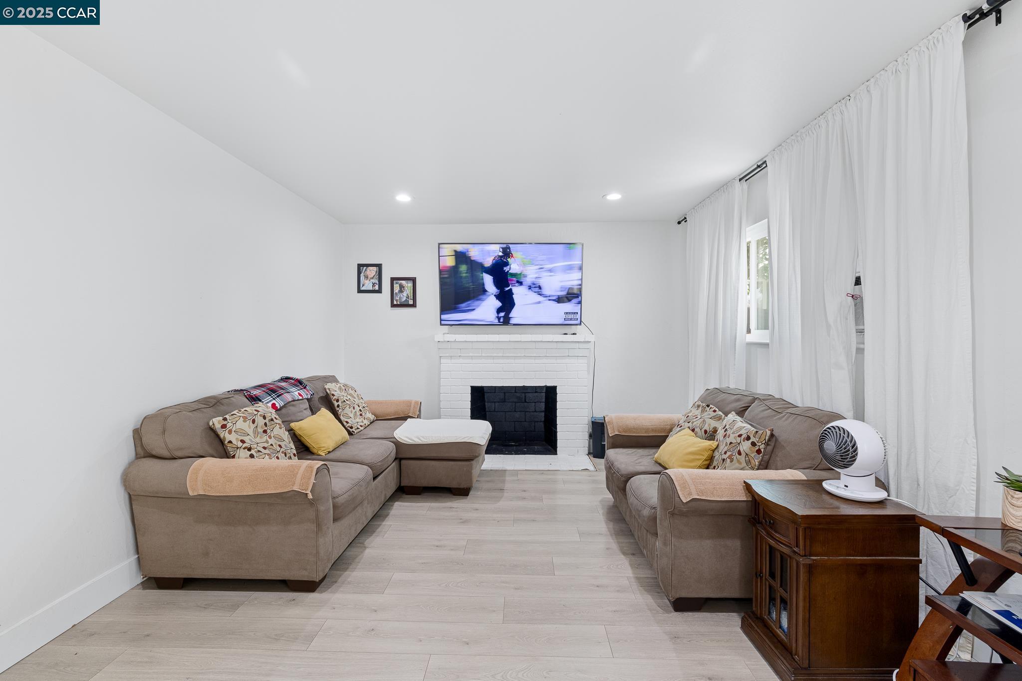 Detail Gallery Image 8 of 23 For 1652 Deems St, Pittsburg,  CA 94565 - 3 Beds | 1 Baths