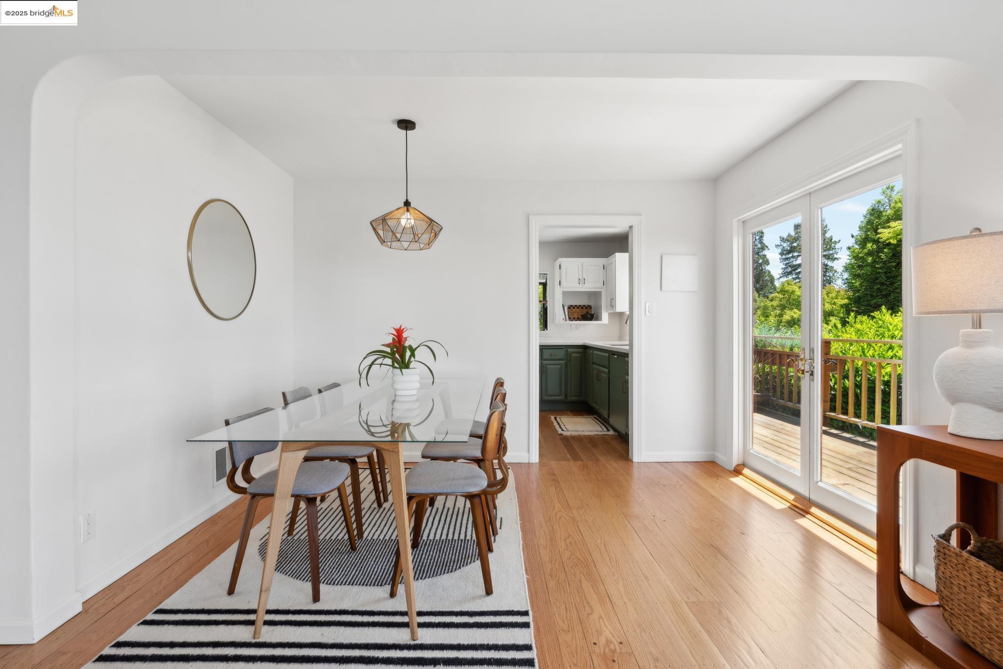 Detail Gallery Image 10 of 56 For Grizzly Peak Blvd, Berkeley,  CA 94708 - 4 Beds | 2/1 Baths