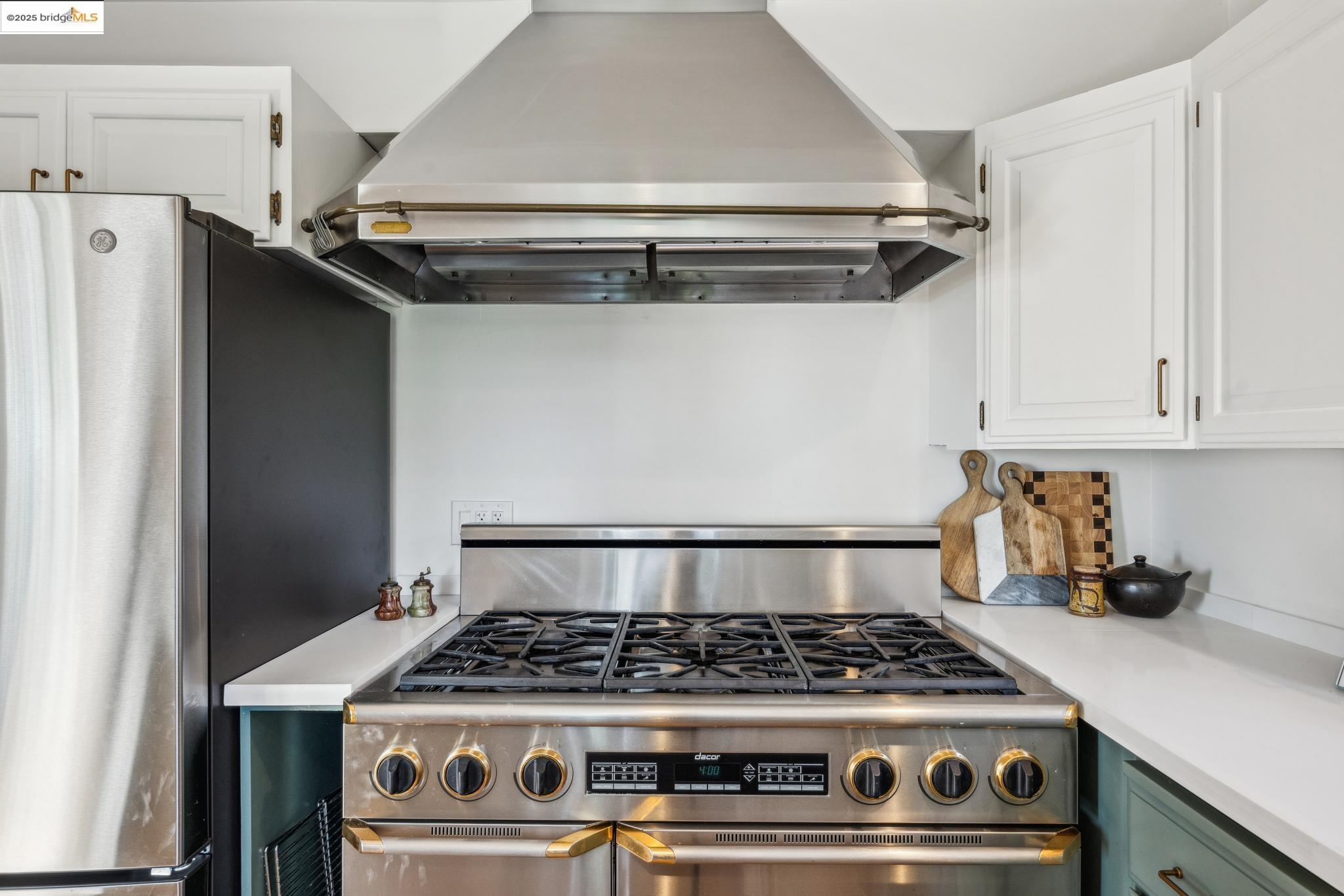 Detail Gallery Image 11 of 56 For Grizzly Peak Blvd, Berkeley,  CA 94708 - 4 Beds | 2/1 Baths