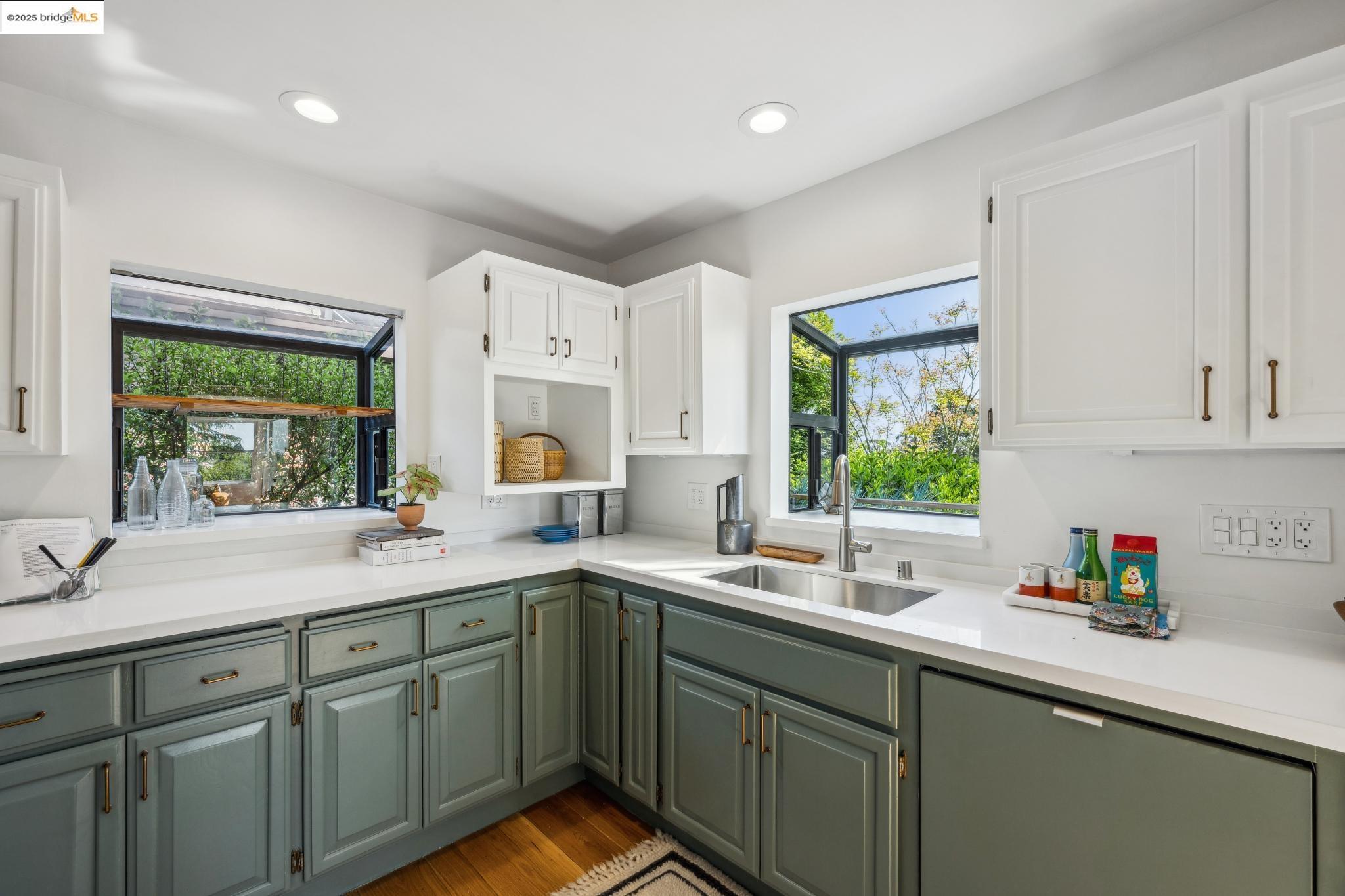 Detail Gallery Image 12 of 56 For Grizzly Peak Blvd, Berkeley,  CA 94708 - 4 Beds | 2/1 Baths
