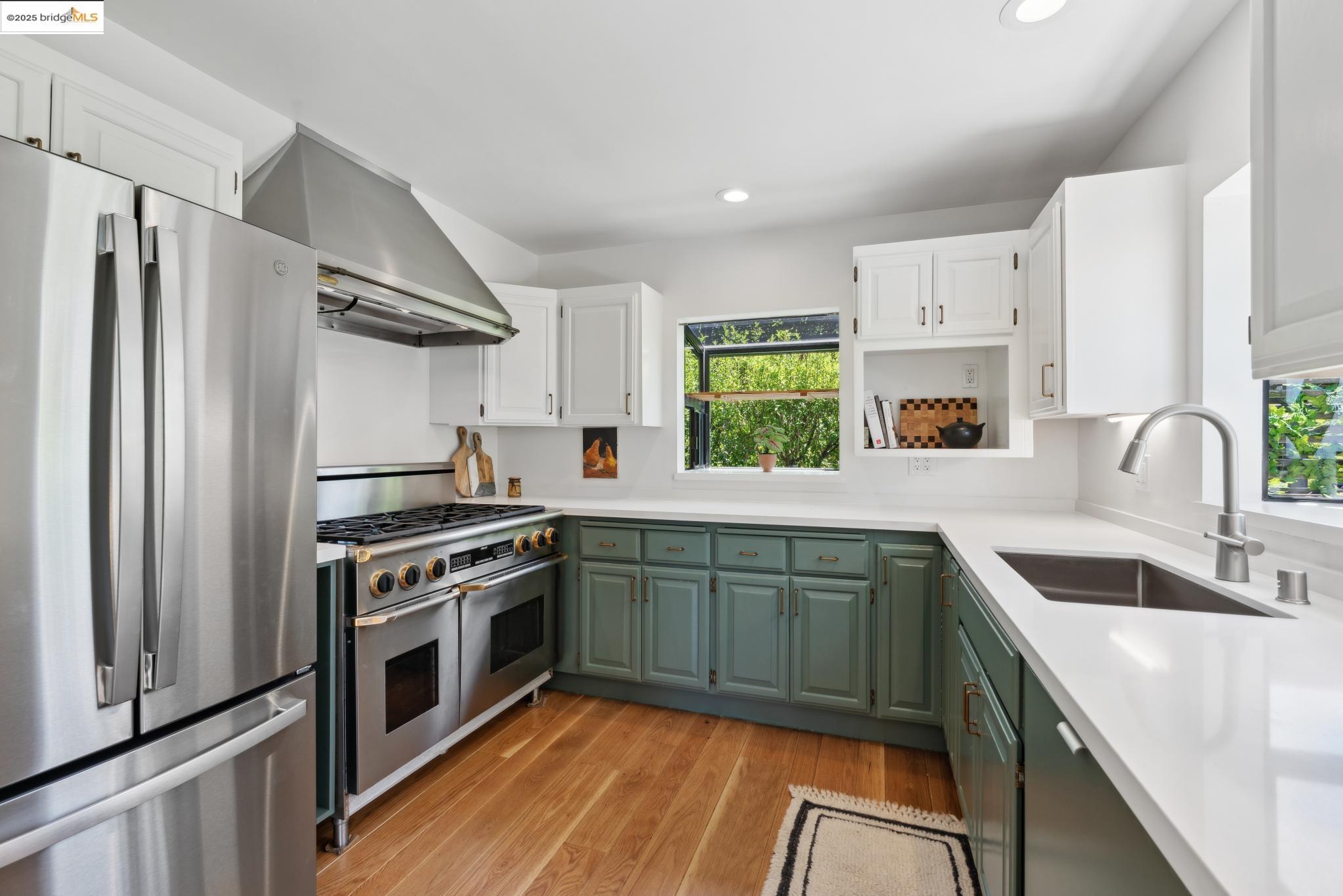Detail Gallery Image 13 of 56 For Grizzly Peak Blvd, Berkeley,  CA 94708 - 4 Beds | 2/1 Baths