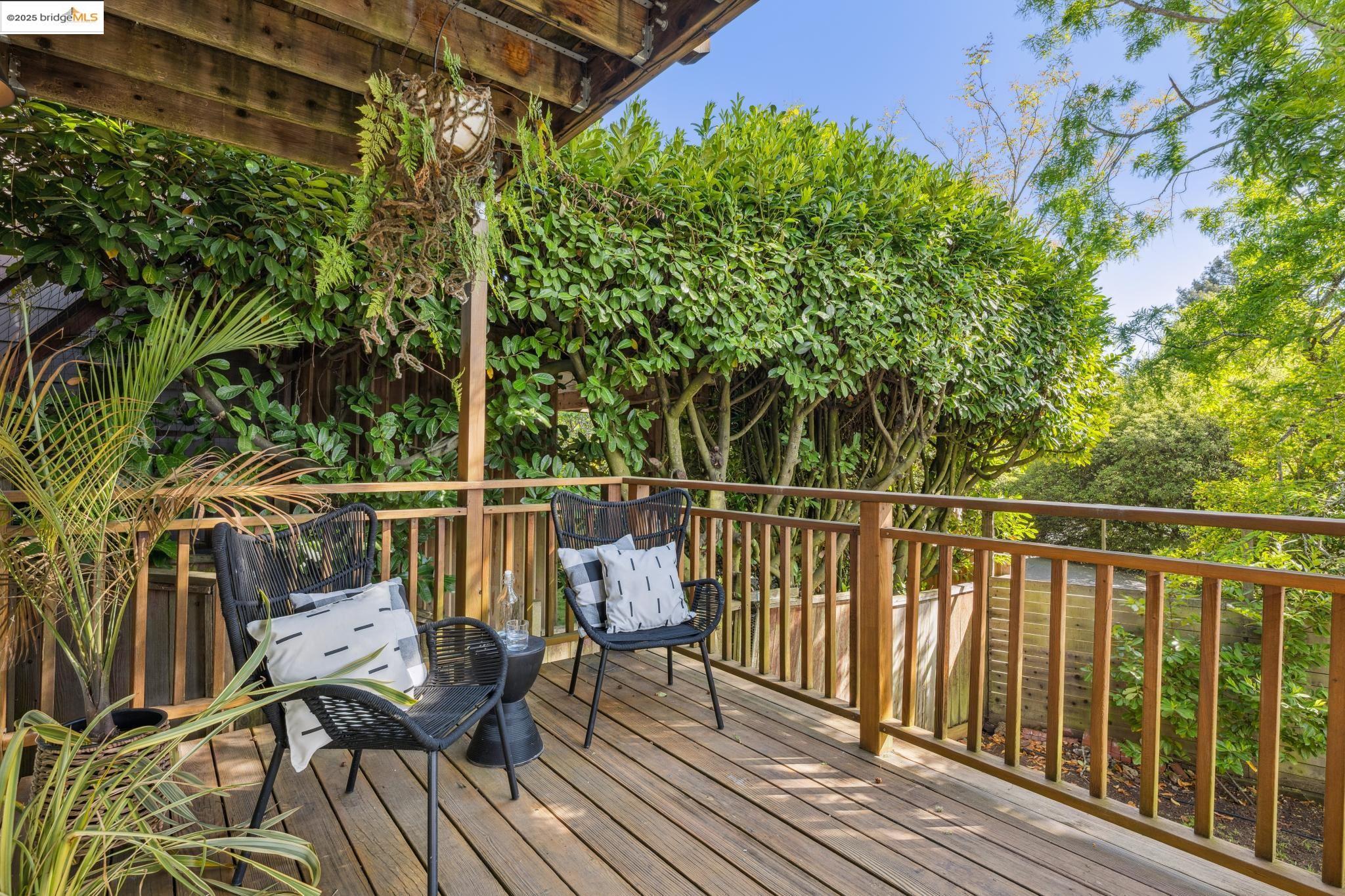 Detail Gallery Image 36 of 56 For Grizzly Peak Blvd, Berkeley,  CA 94708 - 4 Beds | 2/1 Baths