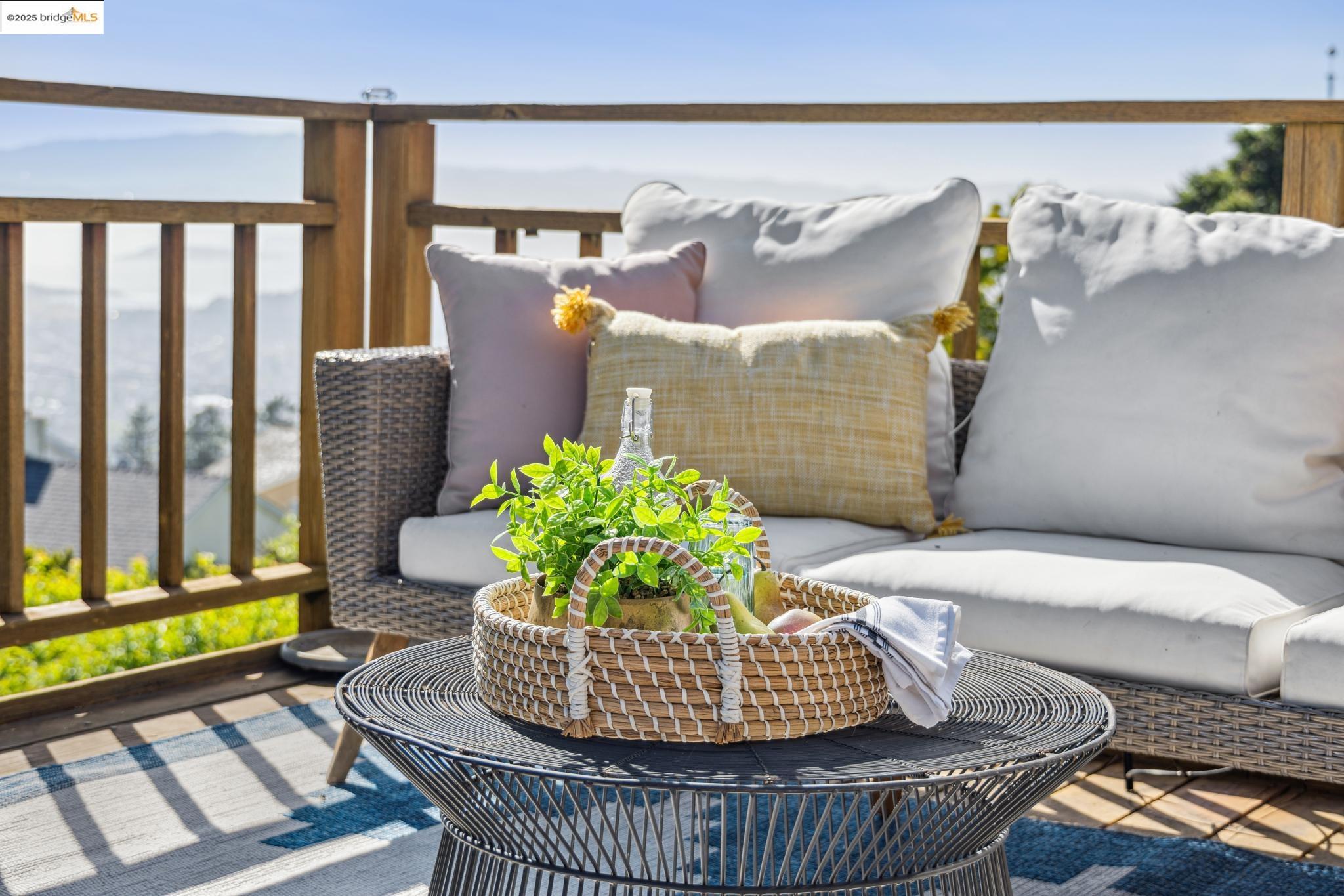 Detail Gallery Image 8 of 56 For Grizzly Peak Blvd, Berkeley,  CA 94708 - 4 Beds | 2/1 Baths