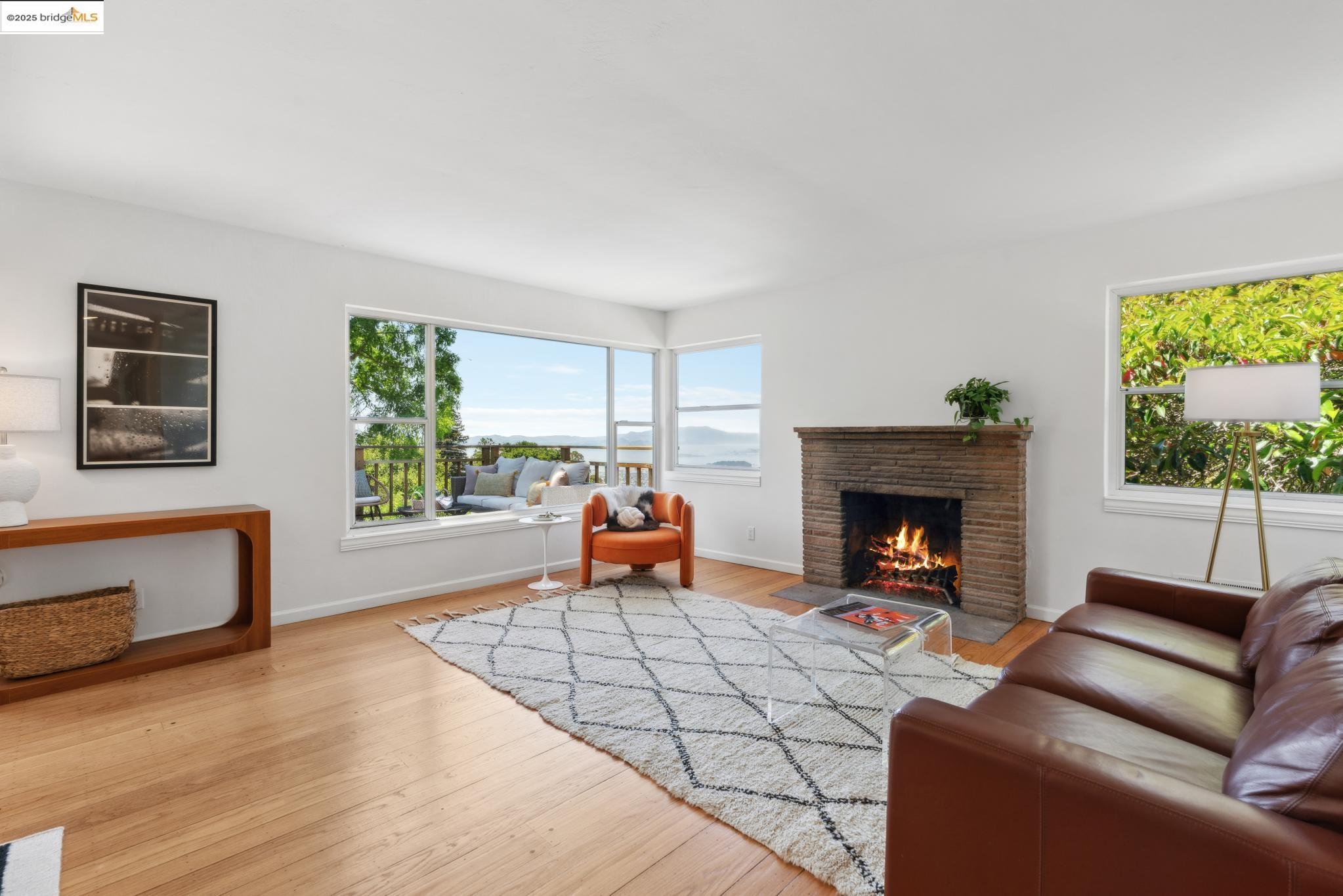 Detail Gallery Image 9 of 56 For Grizzly Peak Blvd, Berkeley,  CA 94708 - 4 Beds | 2/1 Baths