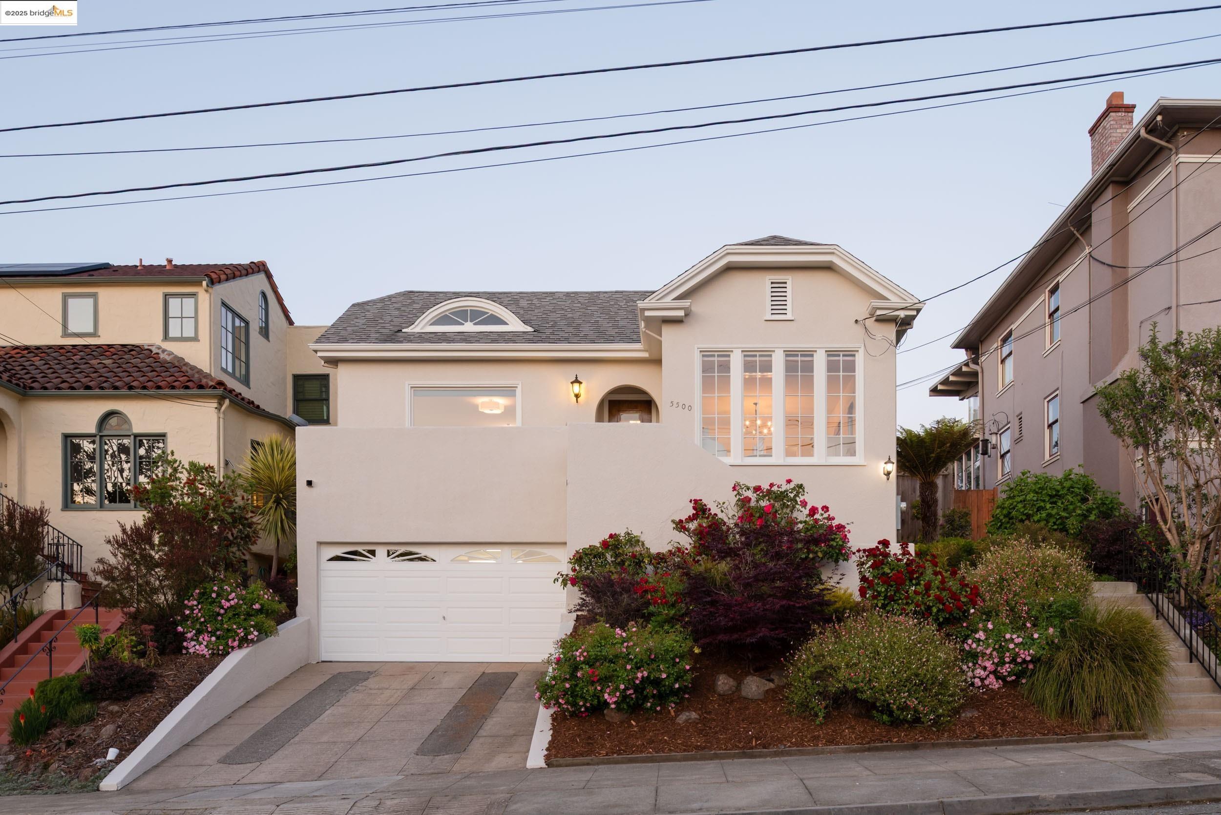 Detail Gallery Image 1 of 39 For 5500 Carlton St, Oakland,  CA 94618 - 3 Beds | 2 Baths