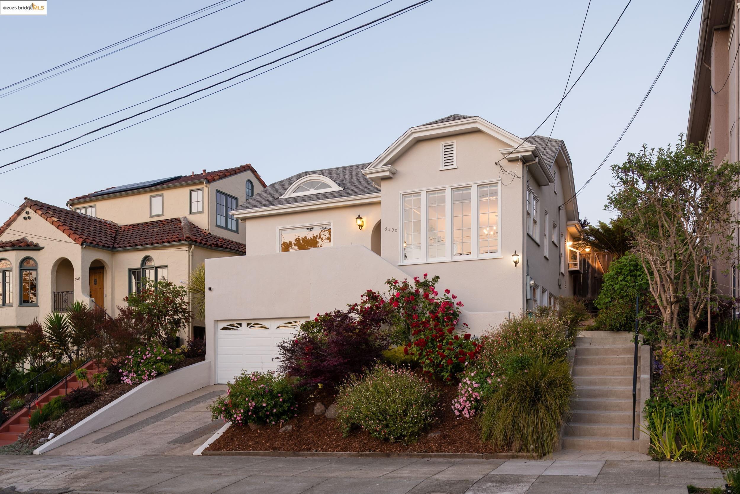 Detail Gallery Image 2 of 39 For 5500 Carlton St, Oakland,  CA 94618 - 3 Beds | 2 Baths
