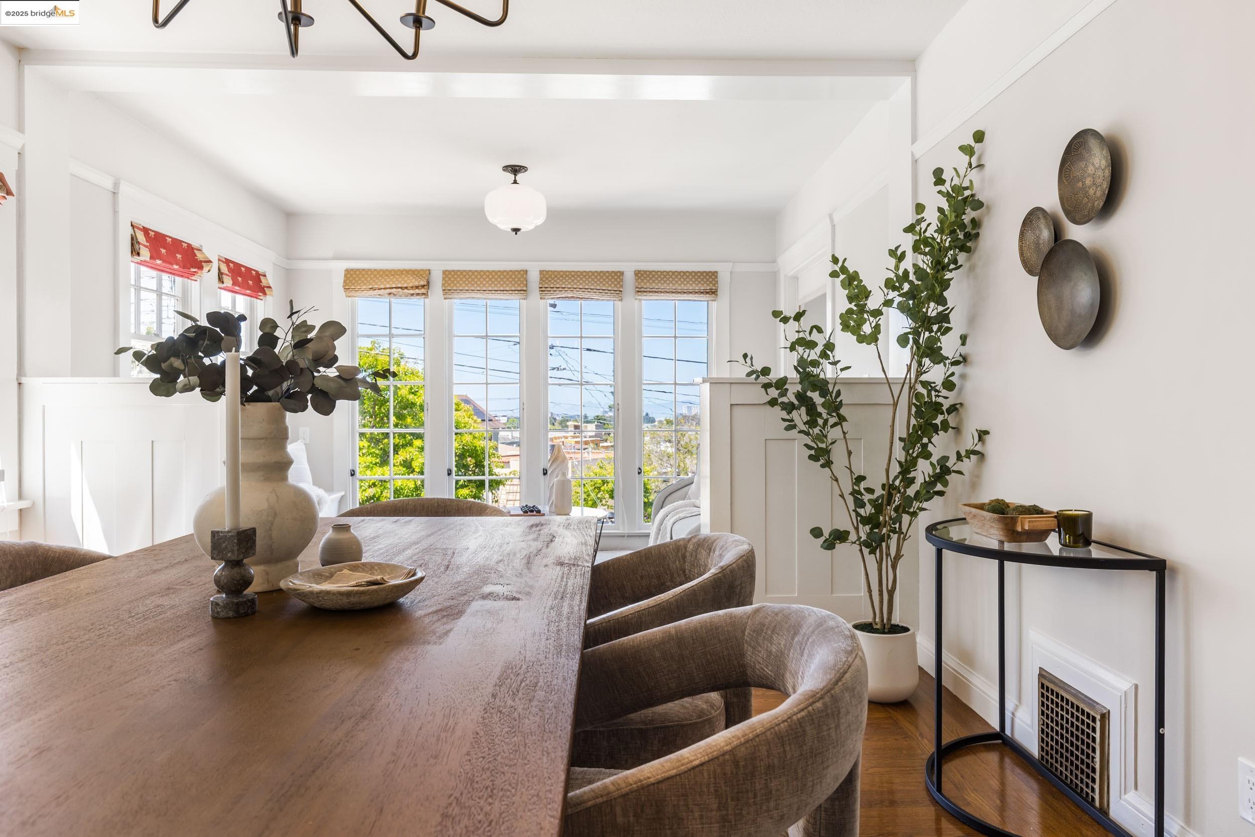 Detail Gallery Image 11 of 39 For 5500 Carlton St, Oakland,  CA 94618 - 3 Beds | 2 Baths