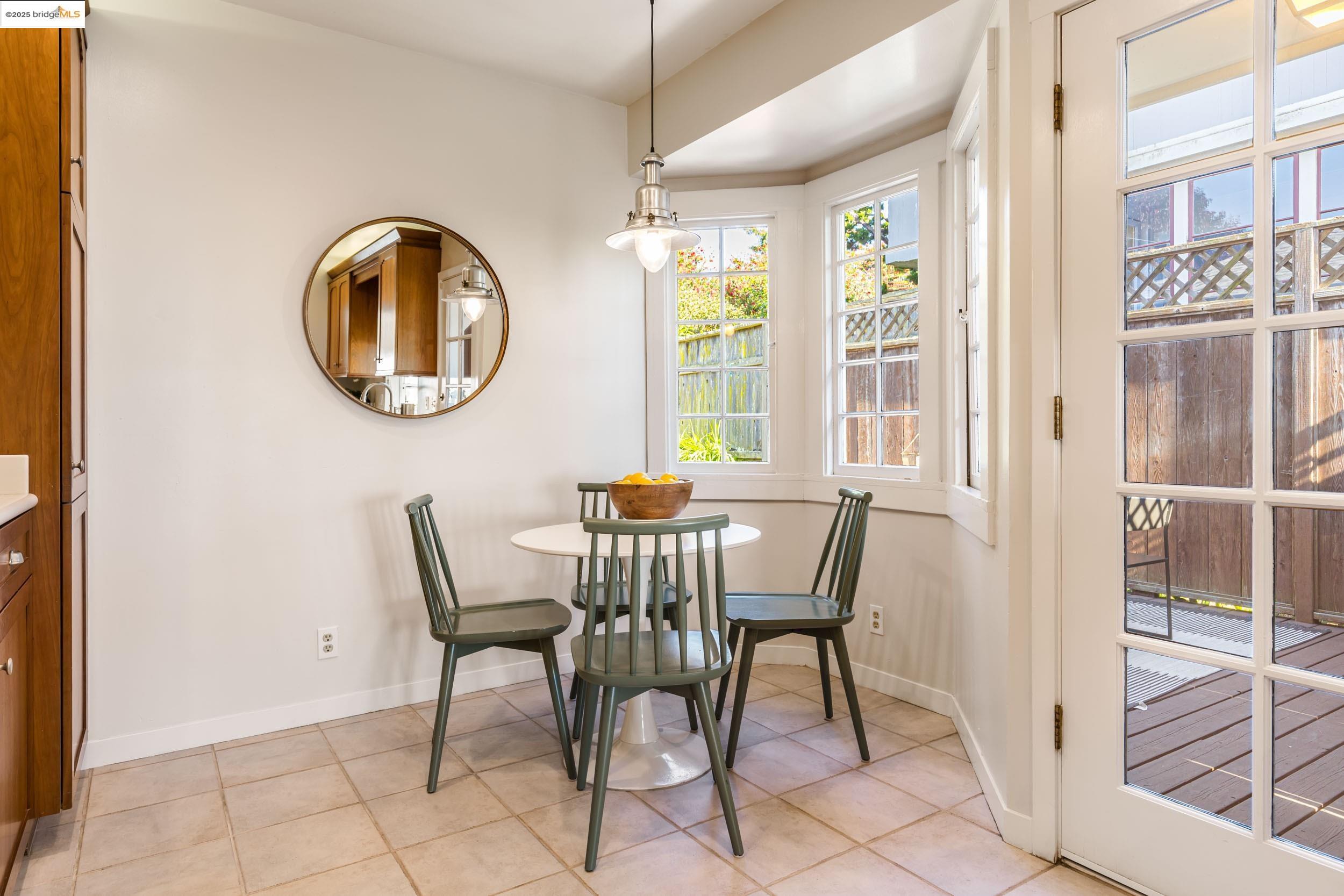 Detail Gallery Image 15 of 39 For 5500 Carlton St, Oakland,  CA 94618 - 3 Beds | 2 Baths