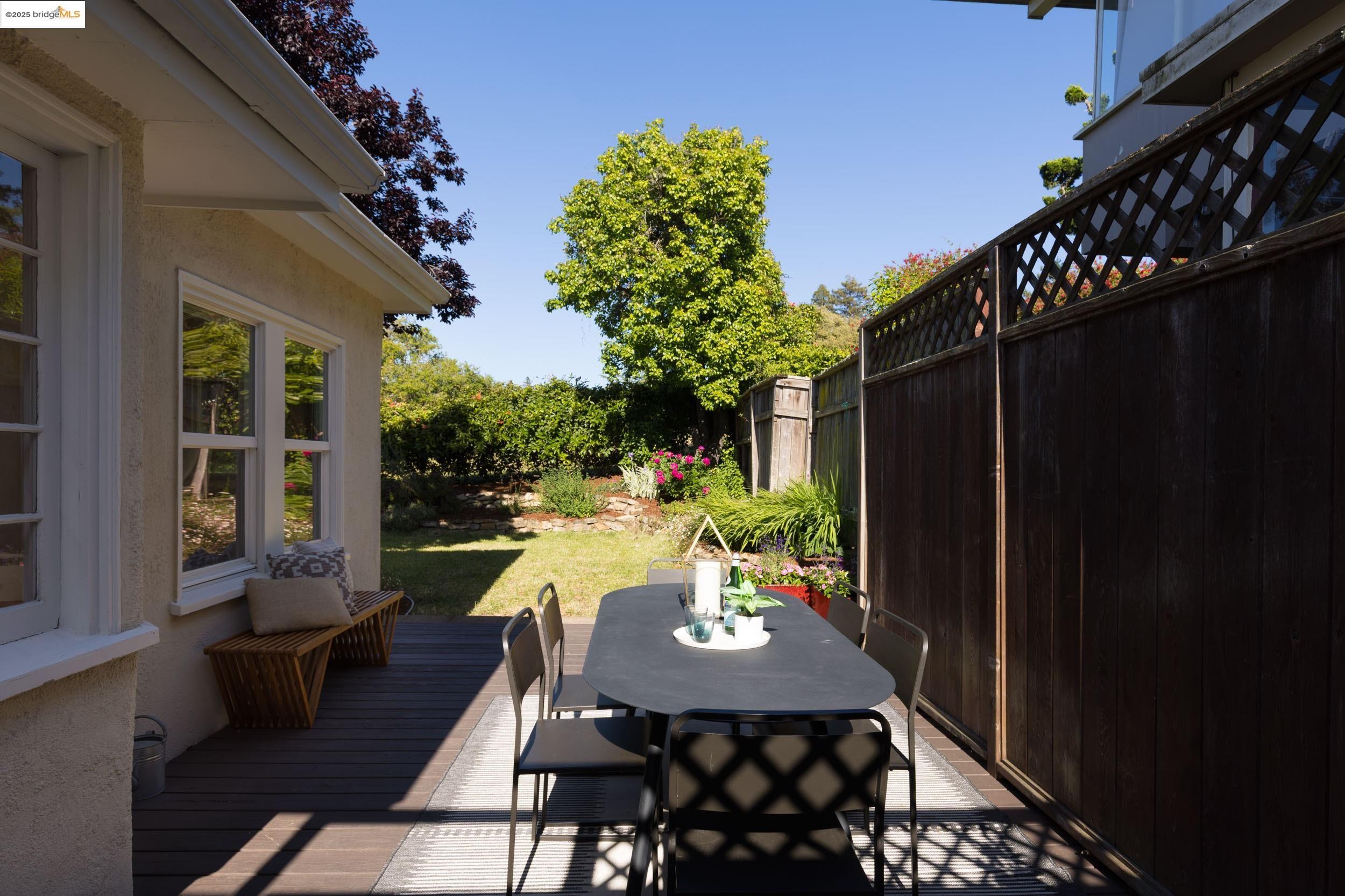 Detail Gallery Image 16 of 39 For 5500 Carlton St, Oakland,  CA 94618 - 3 Beds | 2 Baths