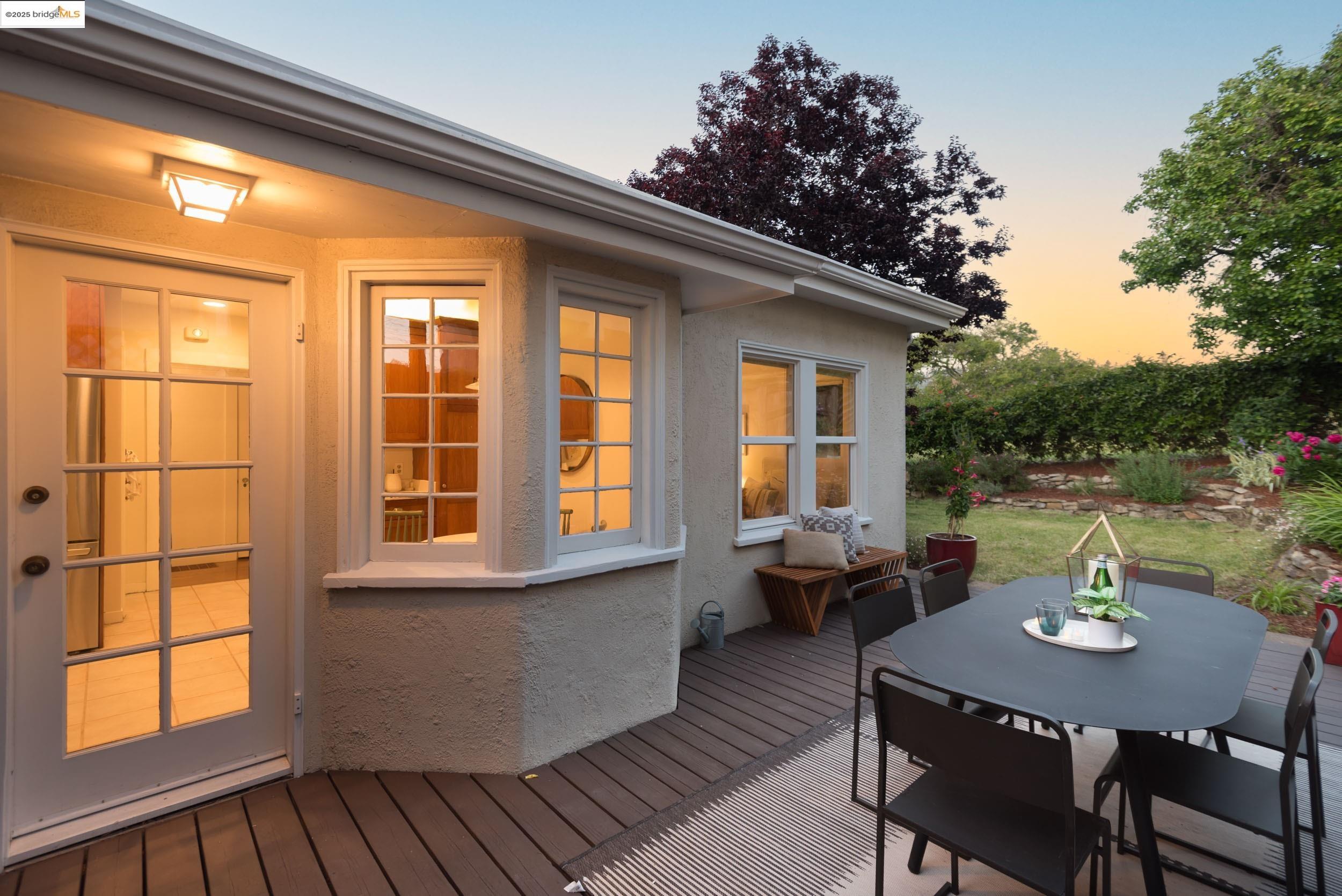 Detail Gallery Image 17 of 39 For 5500 Carlton St, Oakland,  CA 94618 - 3 Beds | 2 Baths