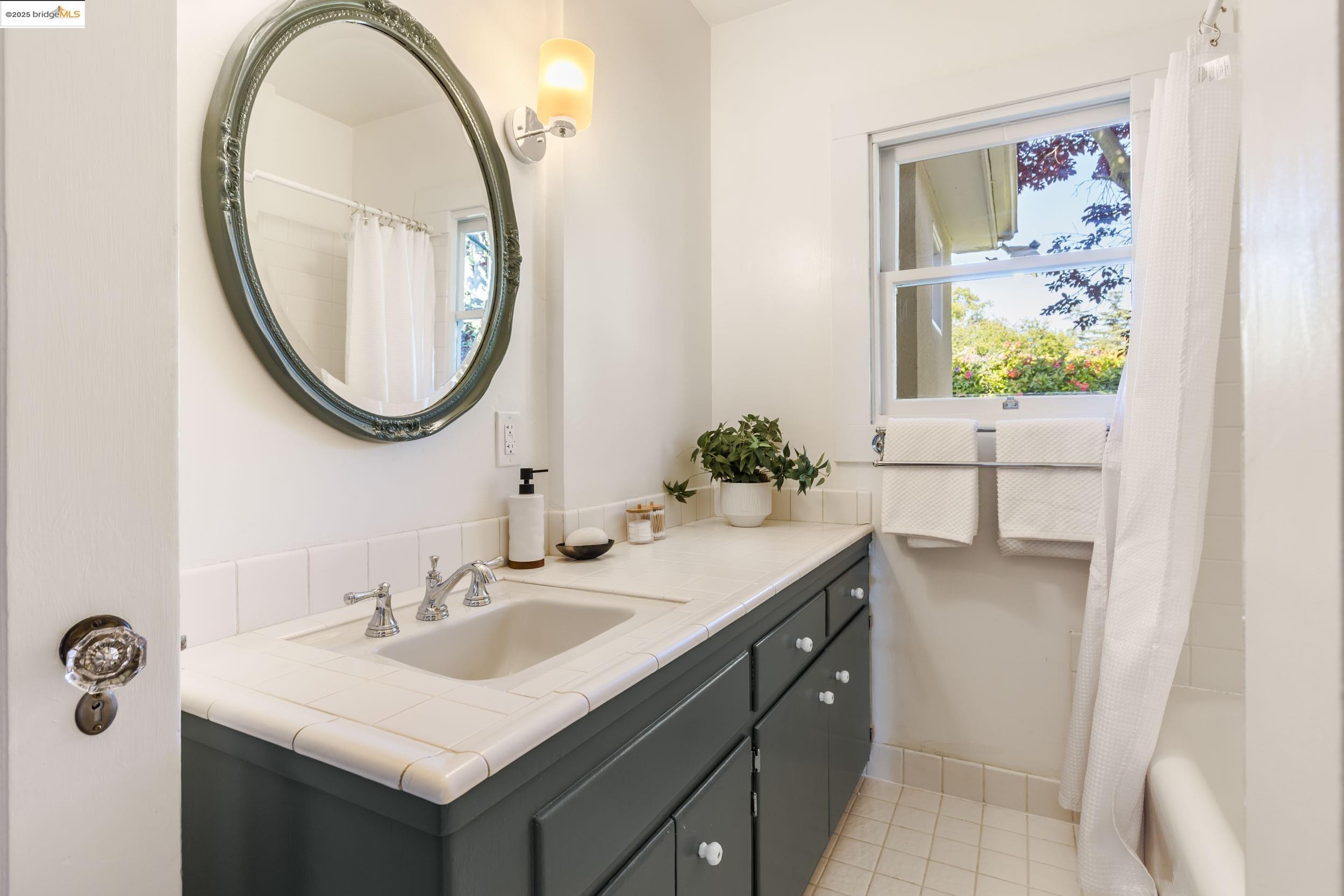 Detail Gallery Image 26 of 39 For 5500 Carlton St, Oakland,  CA 94618 - 3 Beds | 2 Baths