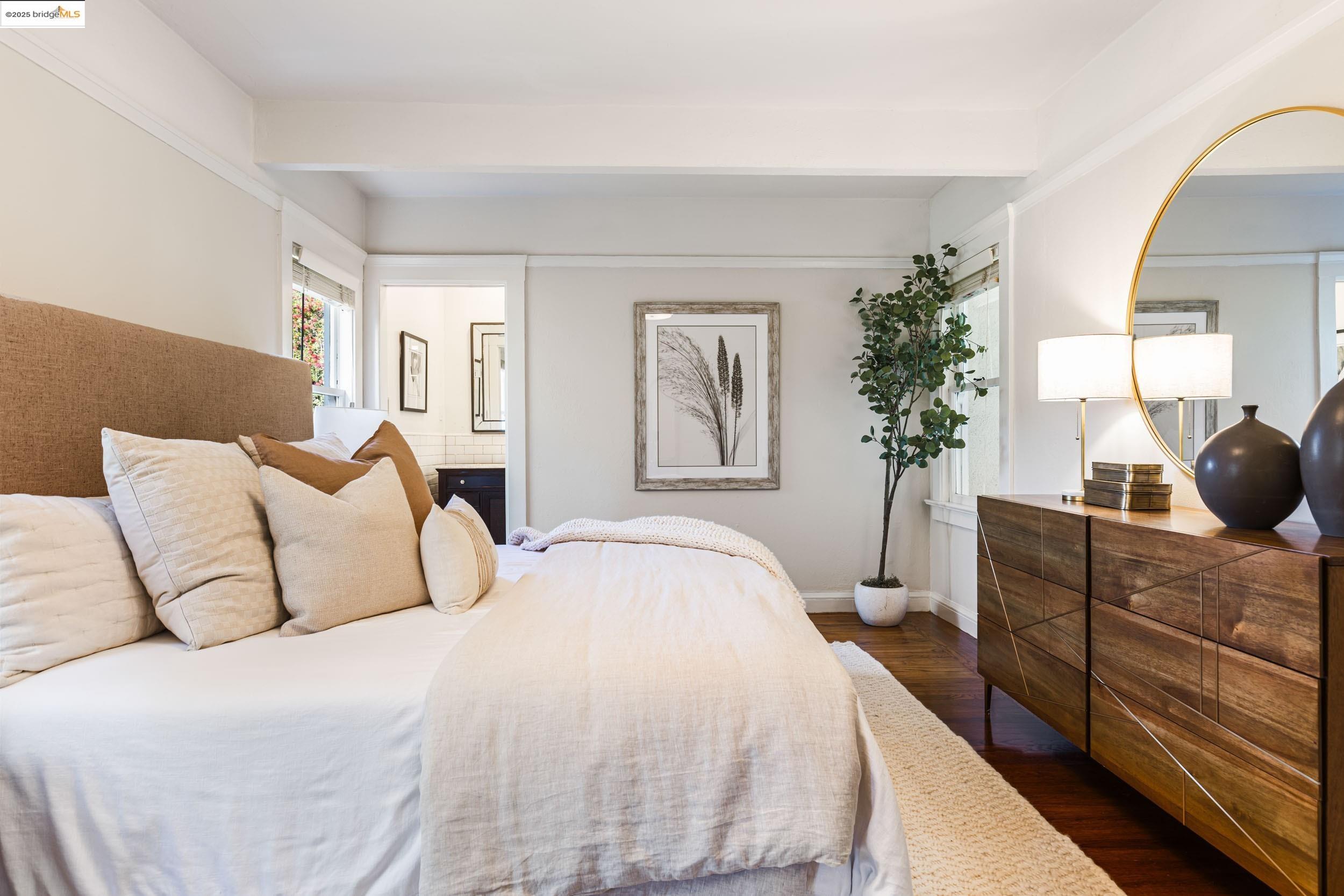 Detail Gallery Image 28 of 39 For 5500 Carlton St, Oakland,  CA 94618 - 3 Beds | 2 Baths