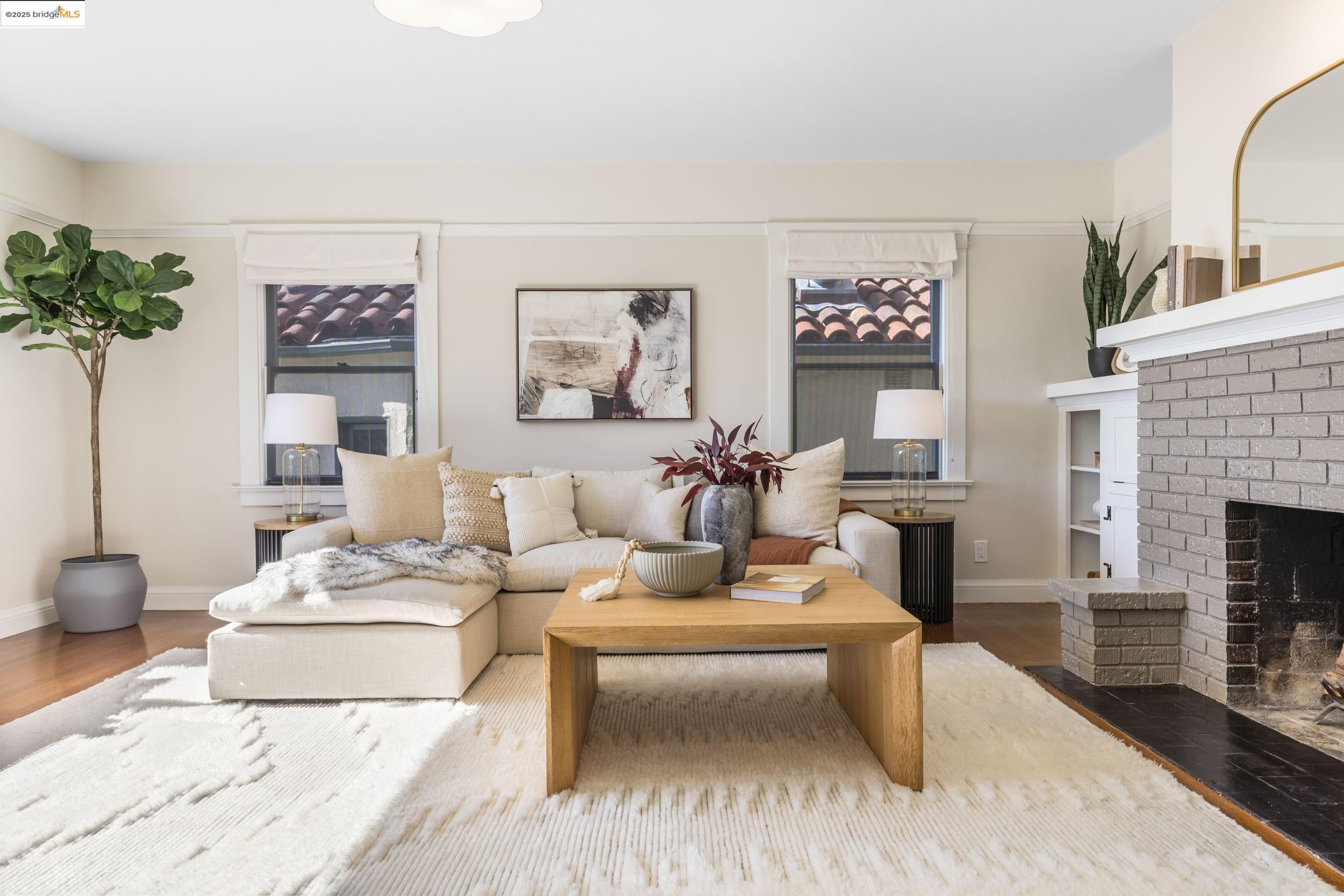 Detail Gallery Image 4 of 39 For 5500 Carlton St, Oakland,  CA 94618 - 3 Beds | 2 Baths