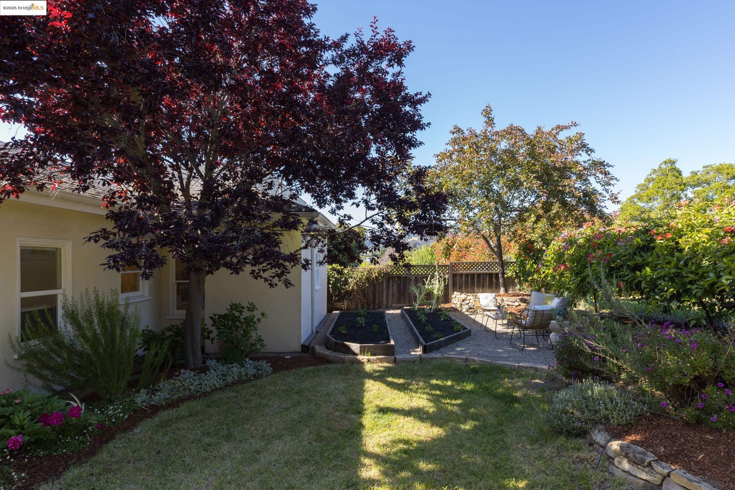 Detail Gallery Image 31 of 39 For 5500 Carlton St, Oakland,  CA 94618 - 3 Beds | 2 Baths
