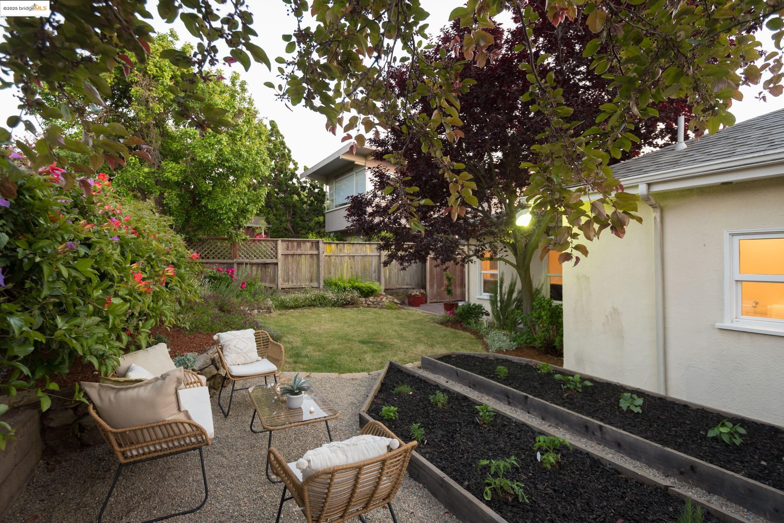 Detail Gallery Image 32 of 39 For 5500 Carlton St, Oakland,  CA 94618 - 3 Beds | 2 Baths