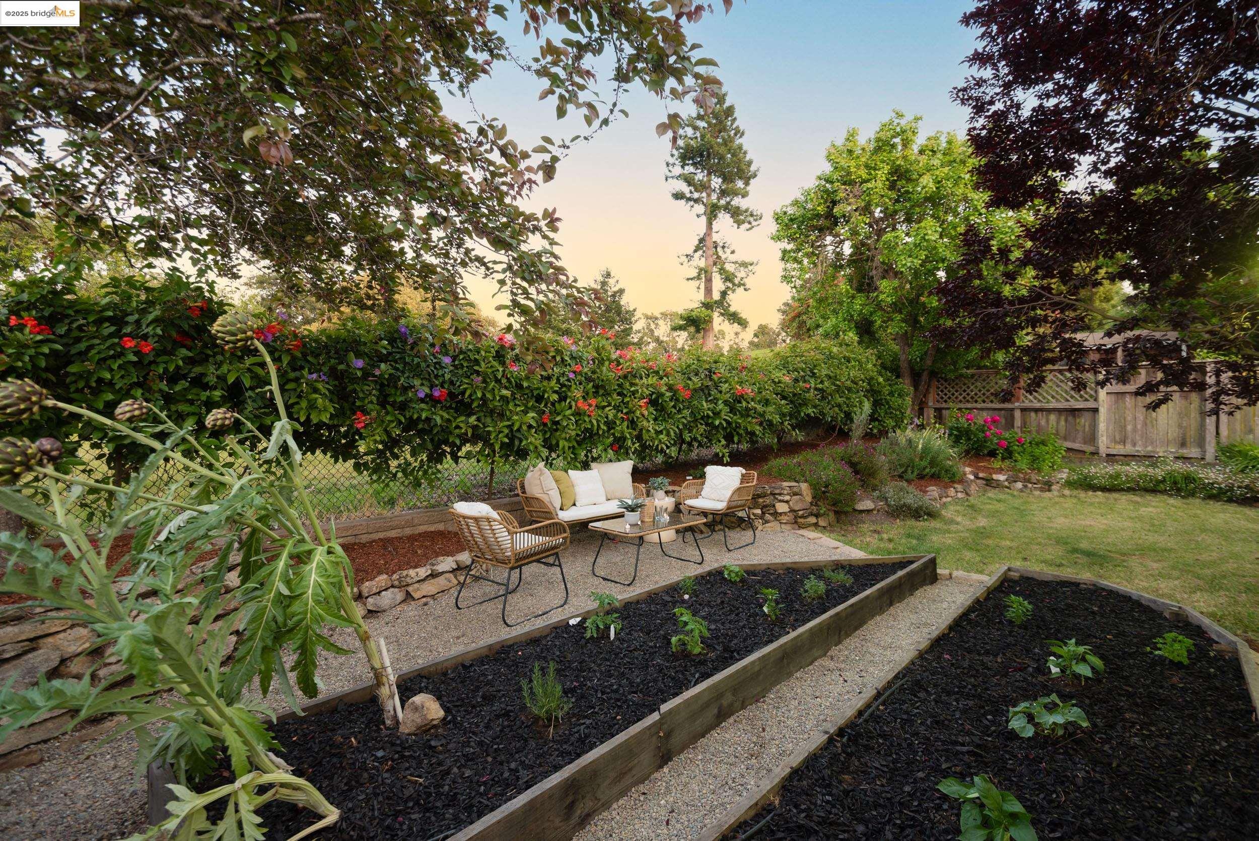 Detail Gallery Image 34 of 39 For 5500 Carlton St, Oakland,  CA 94618 - 3 Beds | 2 Baths