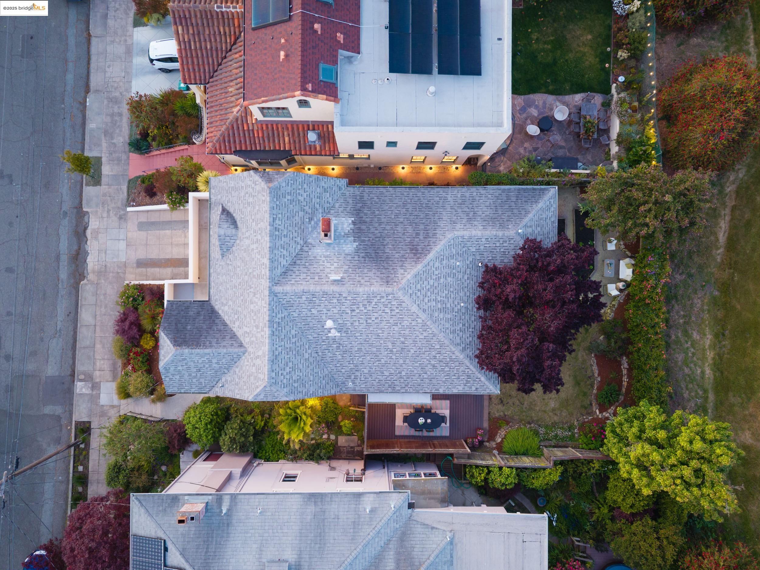 Detail Gallery Image 36 of 39 For 5500 Carlton St, Oakland,  CA 94618 - 3 Beds | 2 Baths