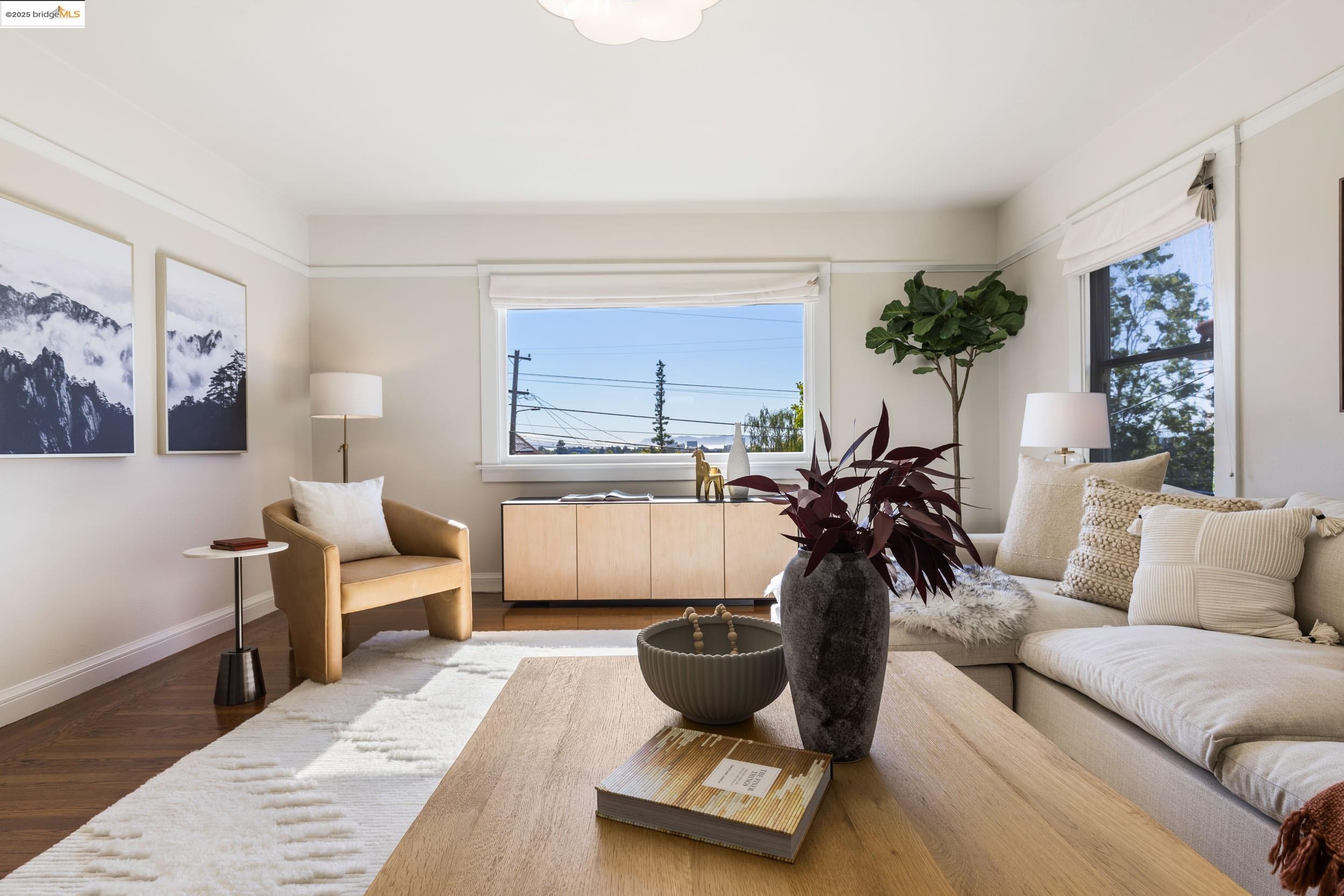 Detail Gallery Image 5 of 39 For 5500 Carlton St, Oakland,  CA 94618 - 3 Beds | 2 Baths