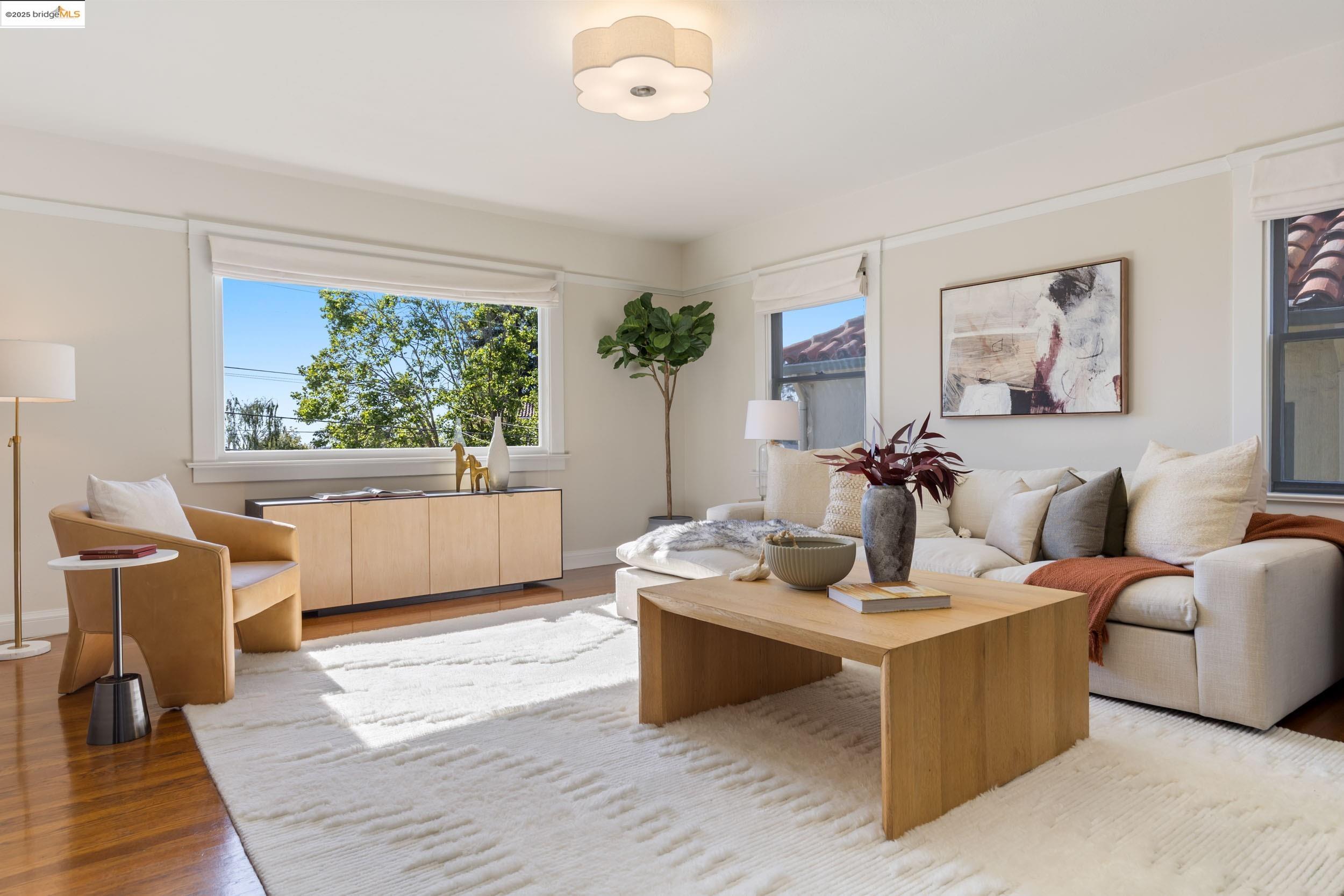 Detail Gallery Image 6 of 39 For 5500 Carlton St, Oakland,  CA 94618 - 3 Beds | 2 Baths