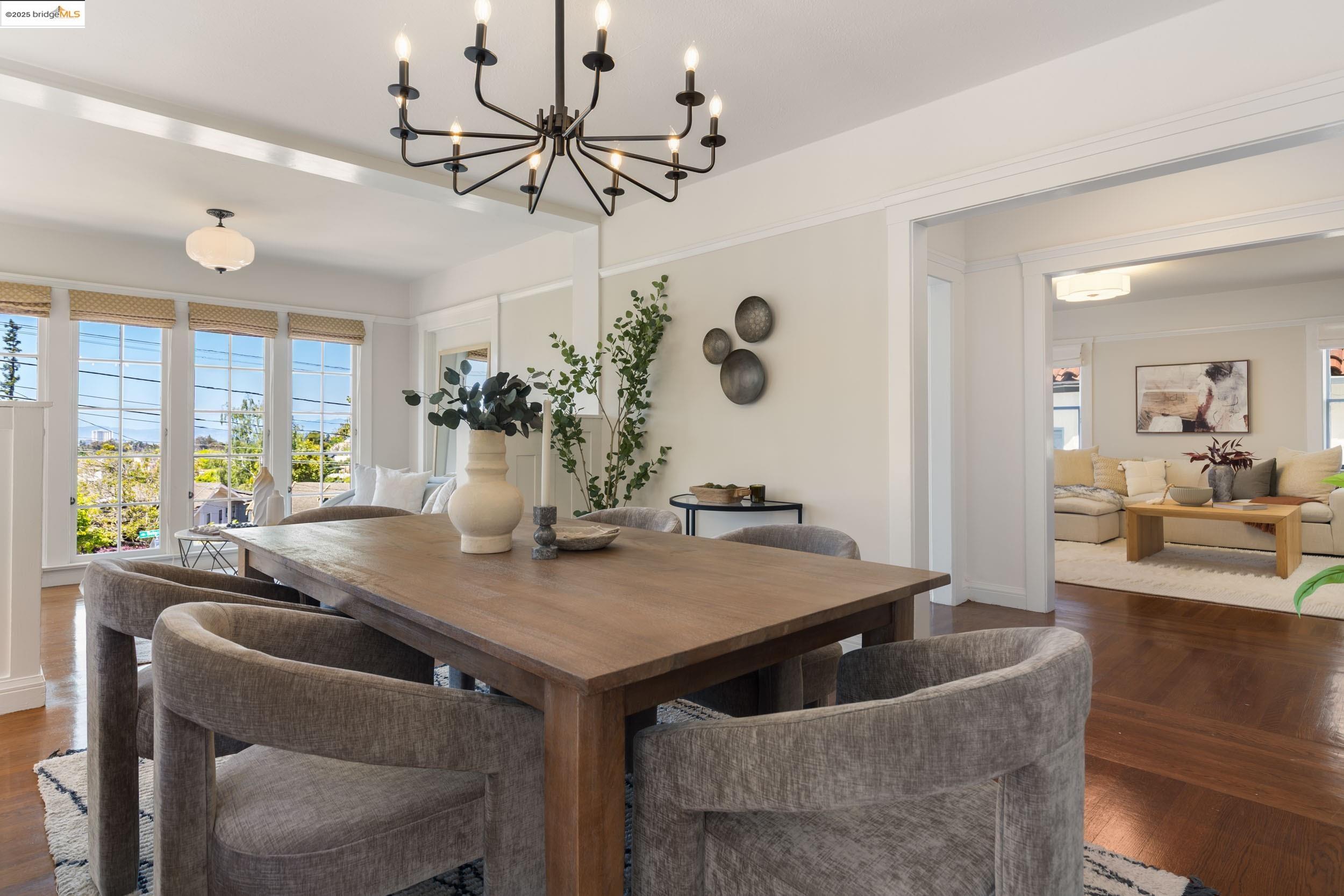 Detail Gallery Image 7 of 39 For 5500 Carlton St, Oakland,  CA 94618 - 3 Beds | 2 Baths