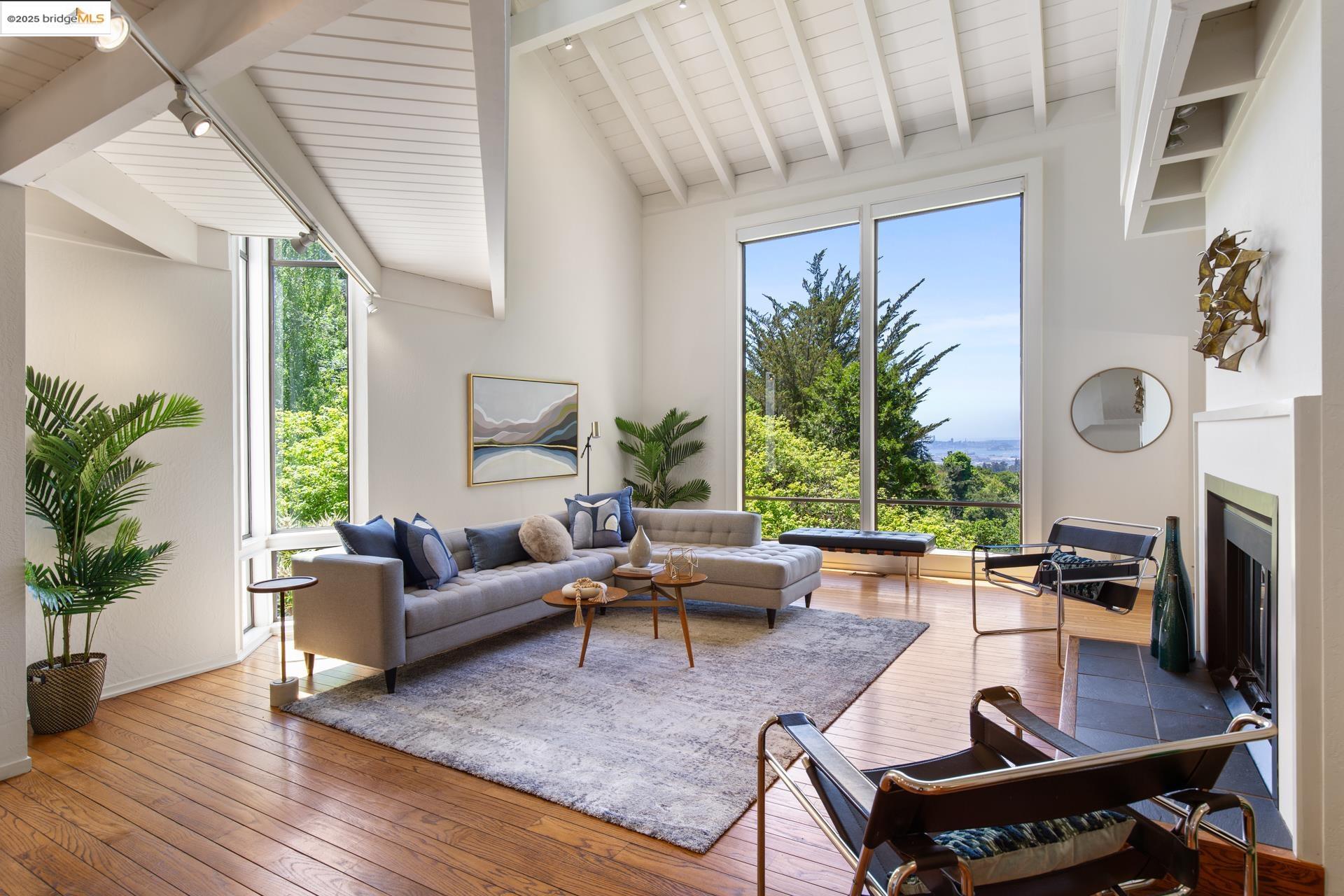 Detail Gallery Image 2 of 31 For 6766 Armour Dr, Oakland,  CA 94611 - 2 Beds | 2 Baths
