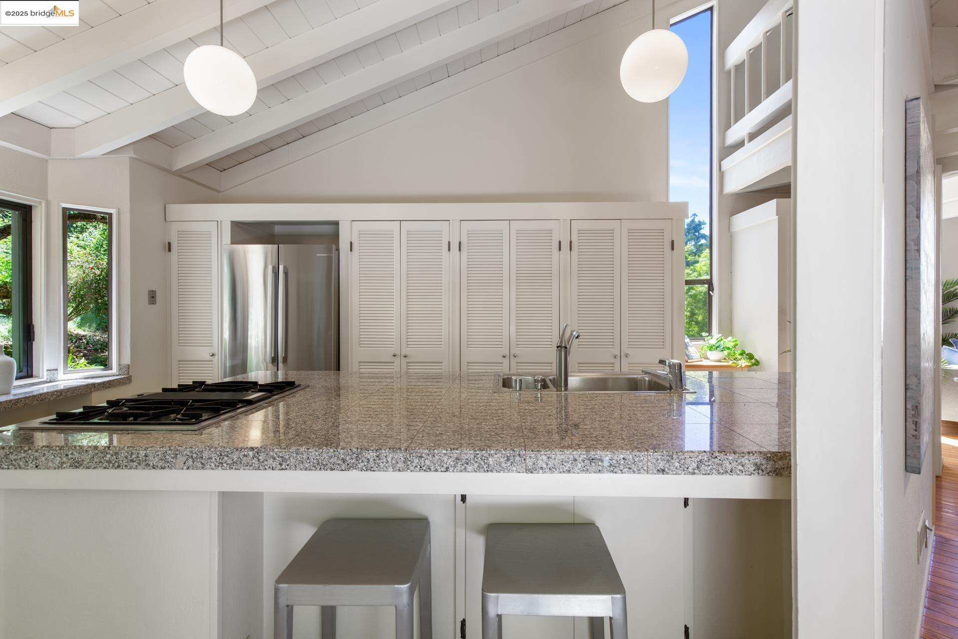 Detail Gallery Image 11 of 31 For 6766 Armour Dr, Oakland,  CA 94611 - 2 Beds | 2 Baths