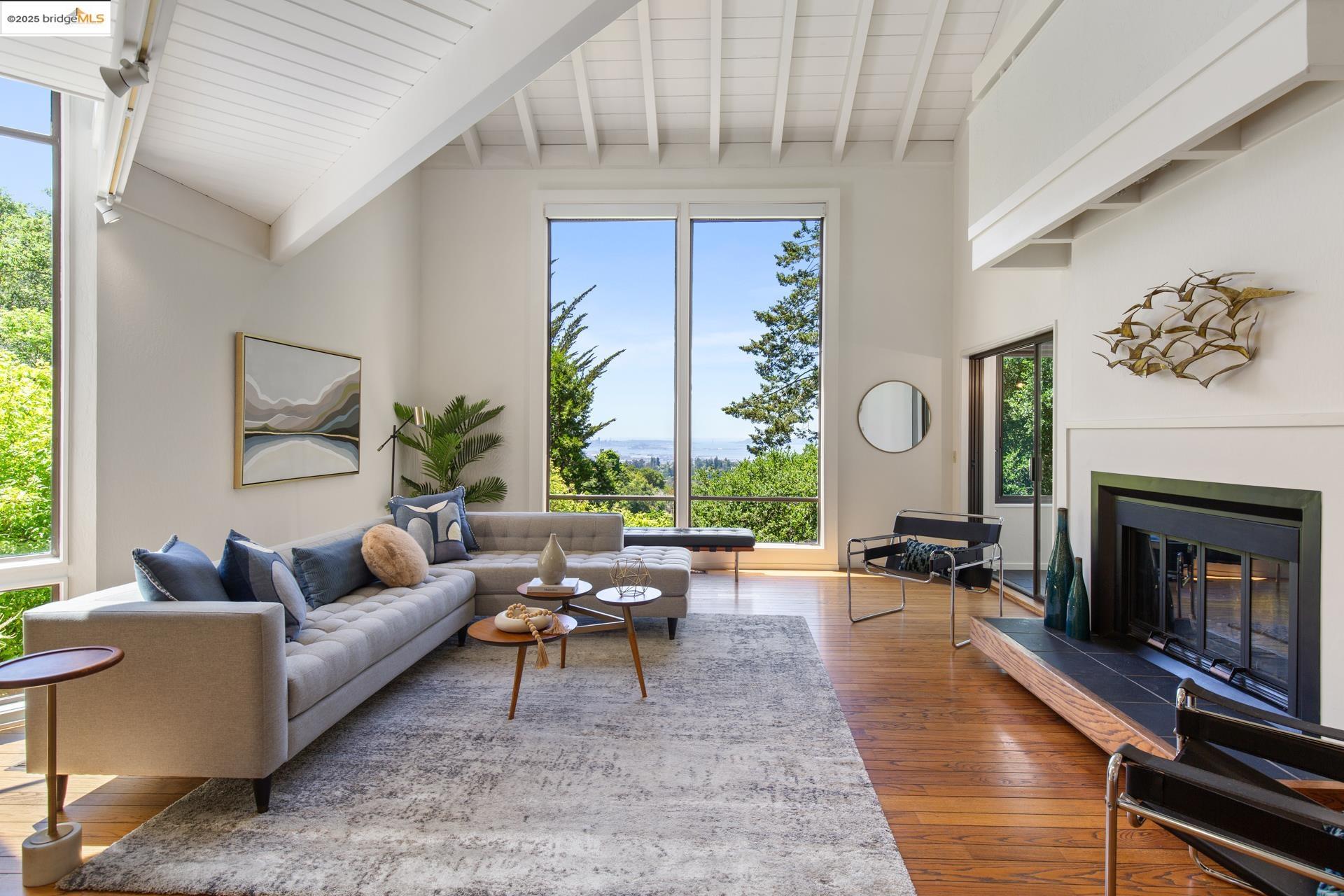 Detail Gallery Image 3 of 31 For 6766 Armour Dr, Oakland,  CA 94611 - 2 Beds | 2 Baths