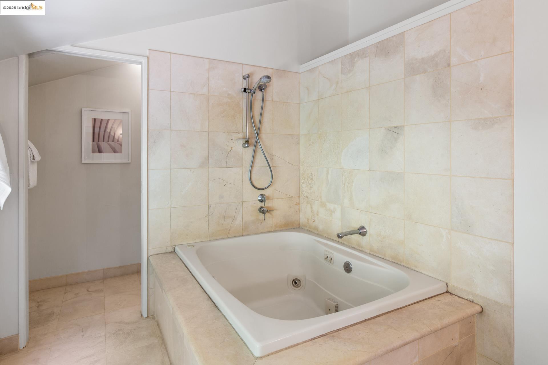 Detail Gallery Image 21 of 31 For 6766 Armour Dr, Oakland,  CA 94611 - 2 Beds | 2 Baths