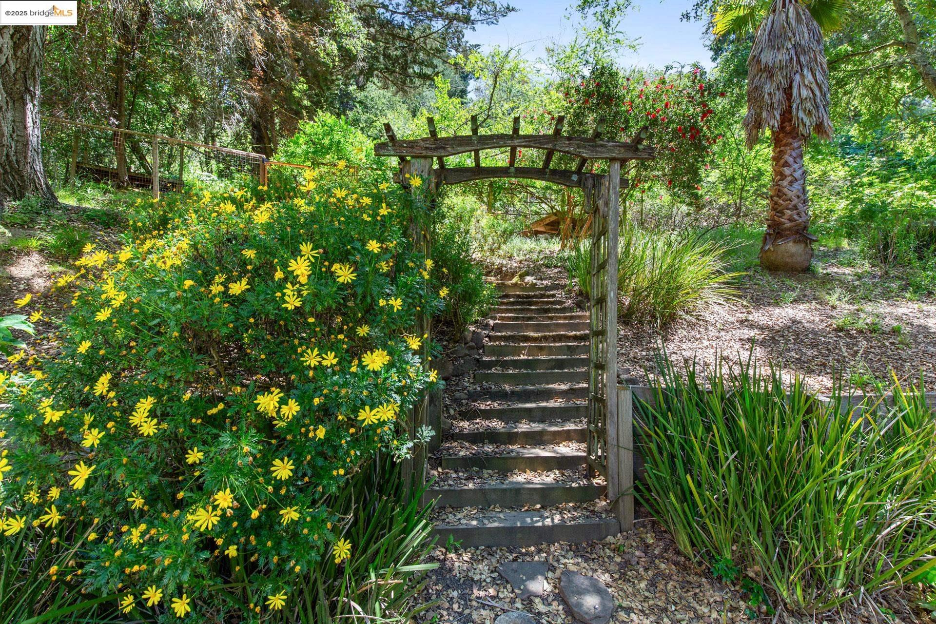 Detail Gallery Image 22 of 31 For 6766 Armour Dr, Oakland,  CA 94611 - 2 Beds | 2 Baths