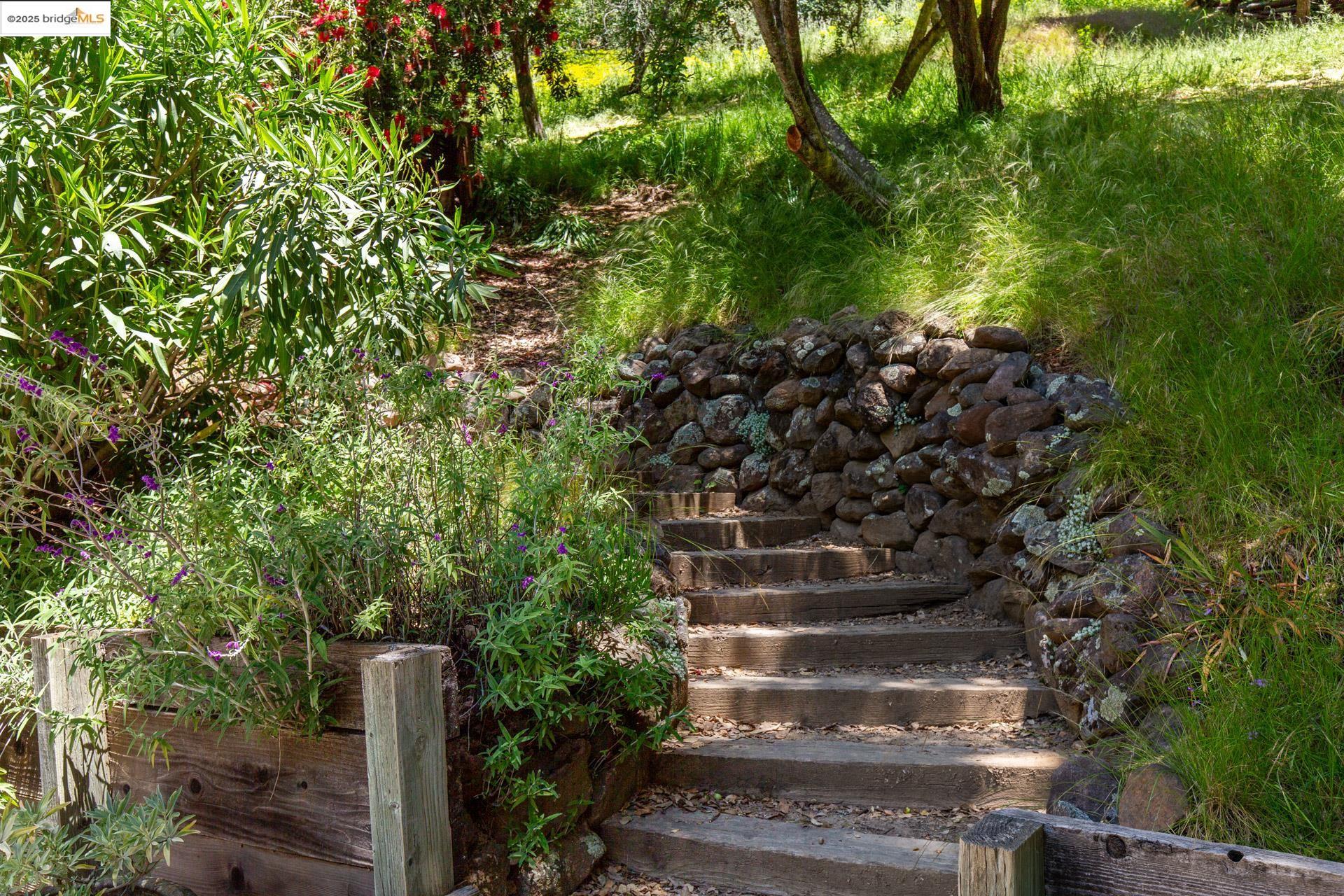 Detail Gallery Image 24 of 31 For 6766 Armour Dr, Oakland,  CA 94611 - 2 Beds | 2 Baths