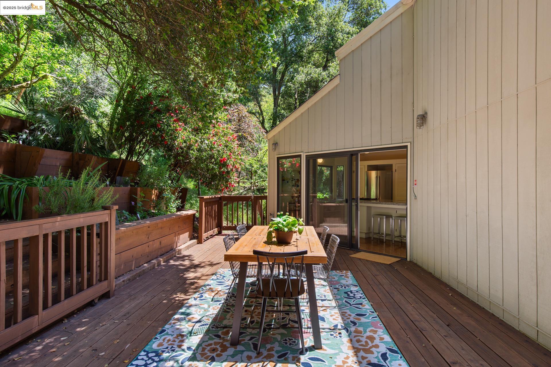 Detail Gallery Image 27 of 31 For 6766 Armour Dr, Oakland,  CA 94611 - 2 Beds | 2 Baths