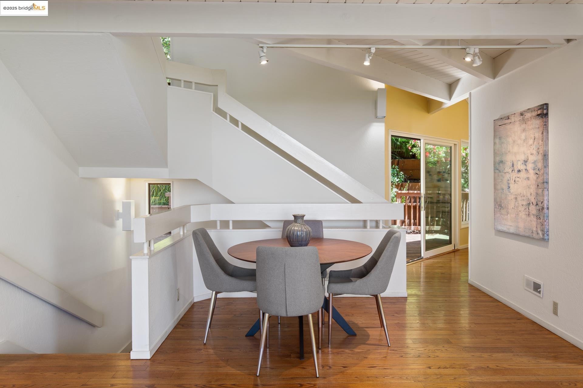 Detail Gallery Image 8 of 31 For 6766 Armour Dr, Oakland,  CA 94611 - 2 Beds | 2 Baths