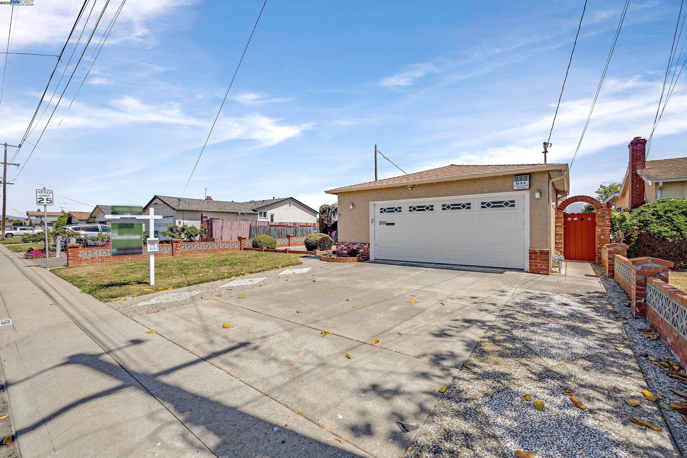 Detail Gallery Image 2 of 33 For 1560 Vining Dr, San Leandro,  CA 94579 - 3 Beds | 2 Baths